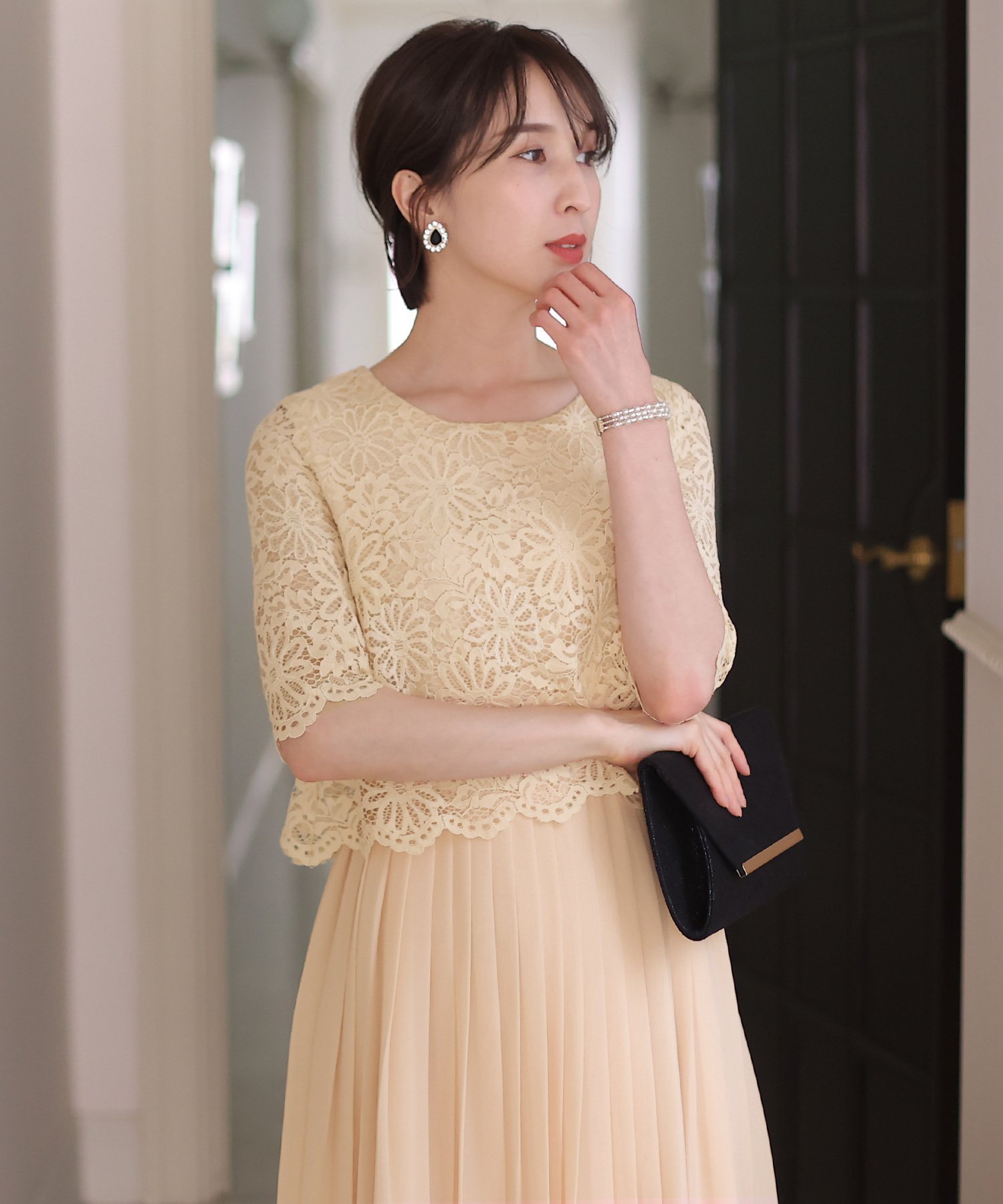 【プールヴー/PourVous】のレース プリーツスカート結婚式オケージョンドレス同窓会パーティードレスお呼ばれ インテリア・キッズ・メンズ・レディースファッション・服の通販 founy(ファニー) 　ファッション　Fashion　レディースファッション　Fashion for Women　スカート　Skirts　プリーツスカート / 上品フェミニンスタイル　Pleated Skirts　アクセサリー　Fashion Accessories　クラッチ　Clutch, Clutch Bag　シフォン　Chiffon, Lightweight Fabric　シューズ　Shoes, Footwear　シンプル　Simple, Minimal　スカラップ　Scallop, Scalloped Edge　ドッキング　Docking, Mixed Material　ドレス　Dress, One-Piece　長袖　Long Sleeve, Full Sleeve　フィット　Fit, Slim Fit　フォーマル　Formal, Dressy　フレア　Flare, Flared　プリーツ　Pleats, Pleated　半袖　Short Sleeve, Half Sleeve　ラウンド　Round, Round Neck　レース　Lace, Lace Fabric　ロング　Long, Long-Length　楽ちん　Easy Fit, Comfortable　プチプライス・低価格　Affordable / Budget Price　おすすめ　Recommended / Our Picks　エレガント 上品　Elegant　入学式　Entrance Ceremony　卒業式　Graduation Ceremony　結婚式　Wedding　二次会　After Party　オフホワイト|ID: prp329100004815686 ipo3291000000034977765