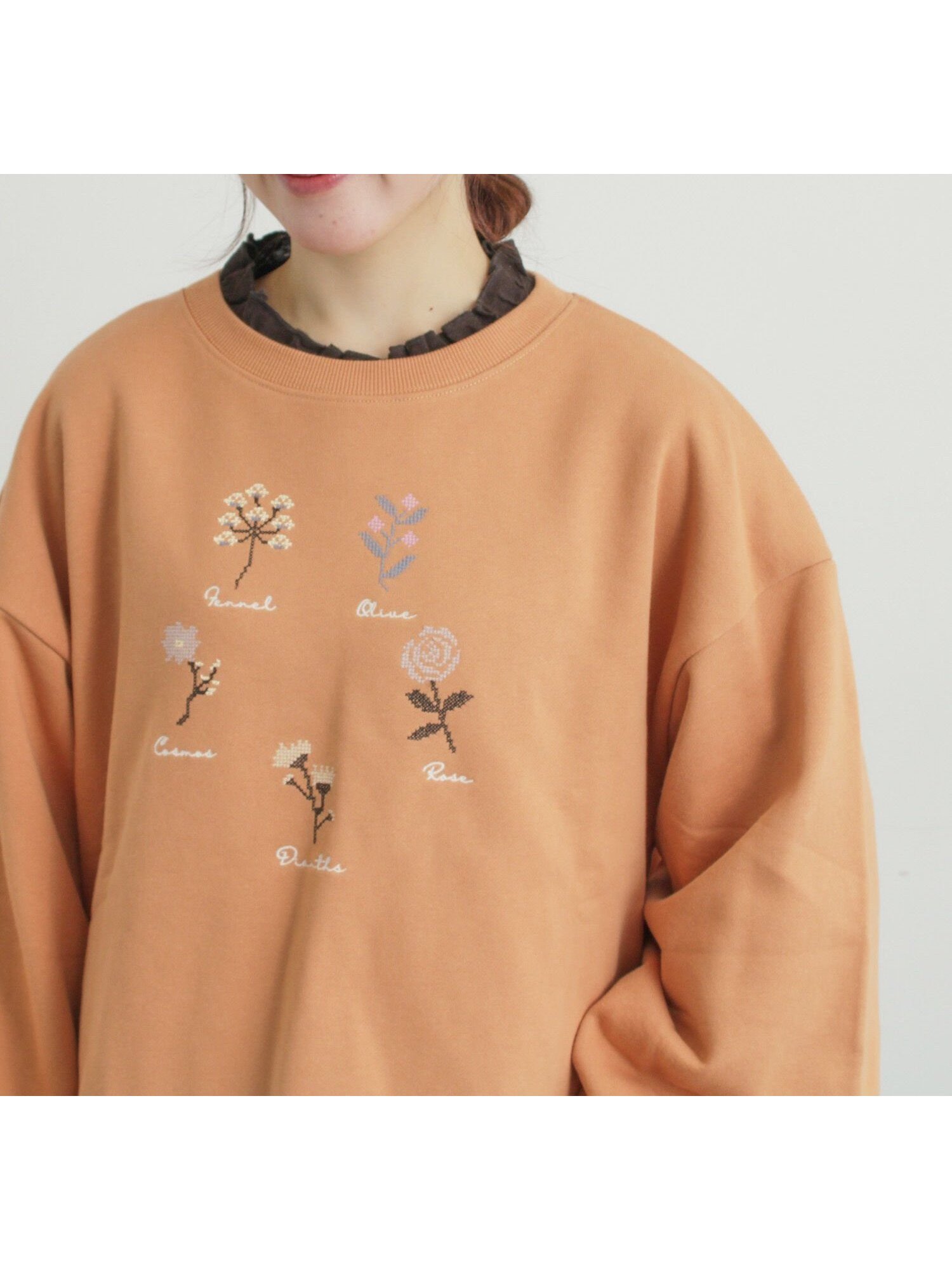 【サマンサモスモス/Samansa Mos2】のクロスステッチフラワー刺繍スウェット 人気、トレンドファッション・服の通販 founy(ファニー) 　ファッション　Fashion　レディースファッション　Fashion for Women　トップス・カットソー　Cut & Sew Tops　レディースパーカー・カジュアルフーディー　Casual Hoodies & Sweatshirts　スウェット・クルーネックトップス　Sweatshirts & Crewnecks / Relaxed Fit Sweat Tops　スウェット / スエット　Sweatshirt, Sweatwear　デニム　Denim, Jeans Material　フラワー　Flower, Floral　リラックス　Relax, Relaxed Fit　ロング　Long, Long-Length　 other-1|ID: prp329100004815797 ipo3291000000034979079