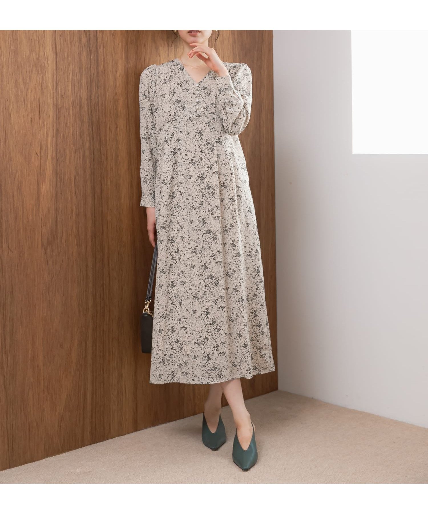 【アーバンリサーチ ロッソ/URBAN RESEARCH ROSSO】のF by ROSSO フラワープリントパフスリーブワンピース 人気、トレンドファッション・服の通販 founy(ファニー) 　ファッション　Fashion　レディースファッション　Fashion for Women　ワンピース　Dresses　2025年　2025　2025-2026秋冬・A/W　Autumn/Winter 2025–26 AW25–26　冬　Winter / This Winter　カーディガン　Cardigan, Knitwear　ショート　Short, Short Length　ジャケット　Jacket, Outerwear　デコルテ　Décolleté, Neckline　プリント　Print, Printed Pattern　エレガント 上品　Elegant　A/W・秋冬　Autumn/Winter　 other-1|ID: prp329100004816256 ipo3291000000034982775