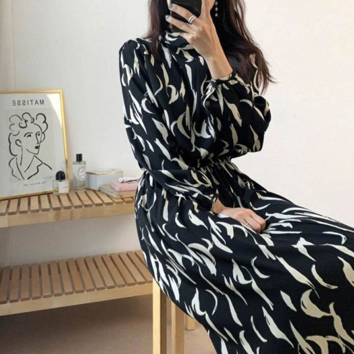 【メゾンドラティール/maison de LATIR】のAラインワンピース 夏服 セレモニー レトロプリントワンピース インテリア・キッズ・メンズ・レディースファッション・服の通販 founy(ファニー) https://founy.com/ ファッション Fashion レディースファッション Fashion for Women ワンピース Dresses Aラインワンピース・フレアシルエット A-Line Dresses / Flared Silhouette Dresses クール Cool, Chic スカーフ Scarf, Neckwear スタンド Stand Collar, Upright Stand セレモニー Ceremony リボン Ribbon, Bow 夏 Summer 結婚式 Wedding |ID: prp329100004816332 ipo3291000000034983457