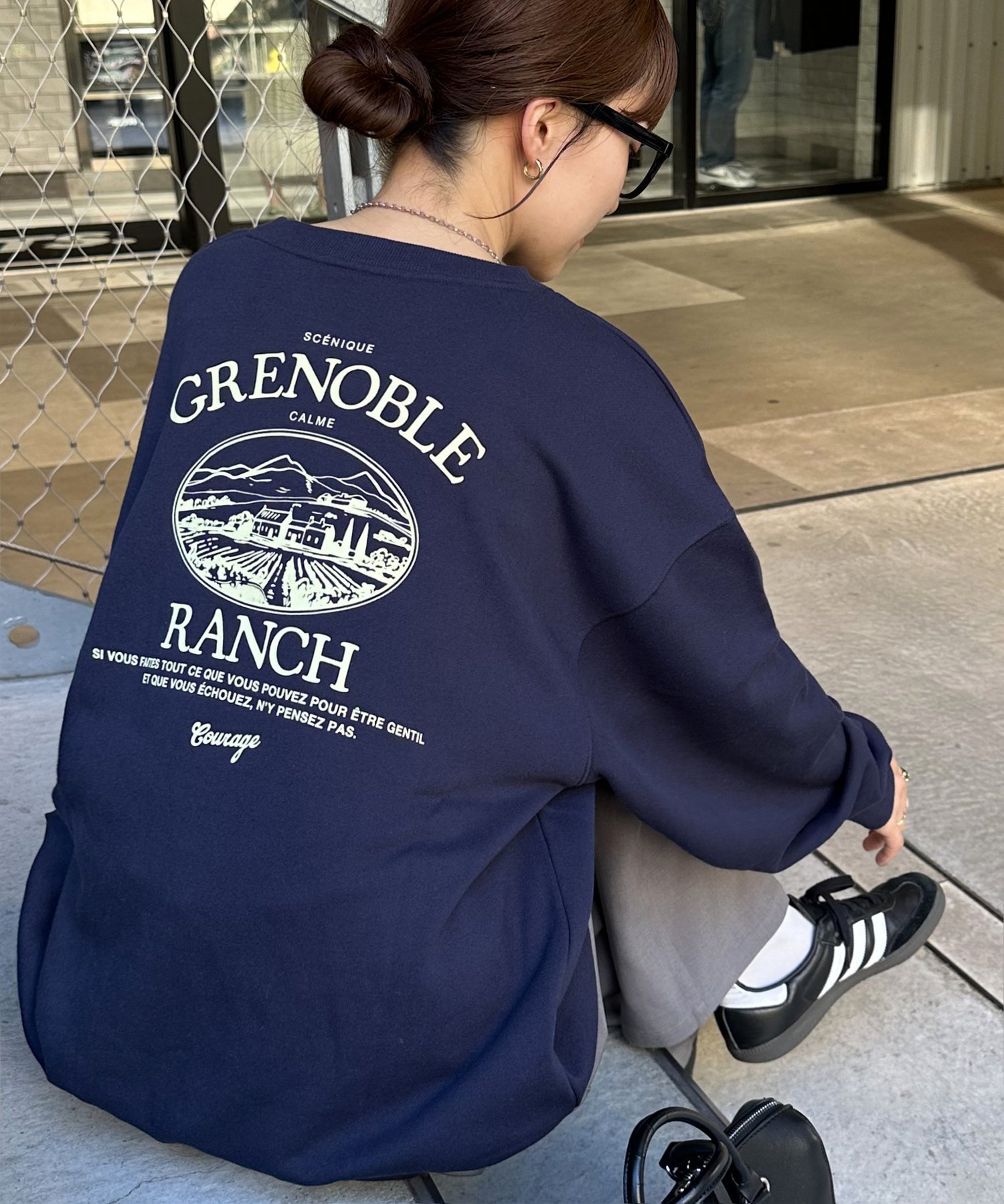 【ディスコート/Discoat】の【WEB限定】バックロゴビッグスウェット インテリア・キッズ・メンズ・レディースファッション・服の通販 founy(ファニー) 　ファッション　Fashion　レディースファッション　Fashion for Women　トップス・カットソー　Cut & Sew Tops　レディースパーカー・カジュアルフーディー　Casual Hoodies & Sweatshirts　スウェット・クルーネックトップス　Sweatshirts & Crewnecks / Relaxed Fit Sweat Tops　バッグ　Bags　シンプル　Simple, Minimal　ビッグ　Big, Oversized　プリント　Print, Printed Pattern　リラックス　Relax, Relaxed Fit　ワンポイント　One Point, Statement Accent　ネイビー|ID: prp329100004816337 ipo3291000000034983562