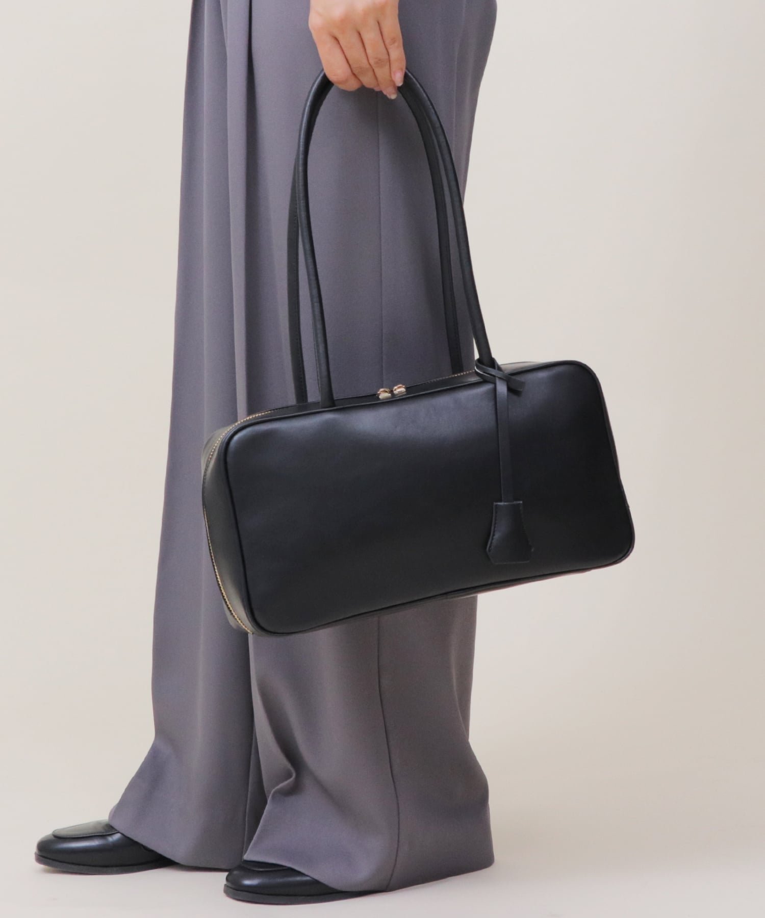 【ユナイテッド ベース/UNITED BASE】の【500mlペットボトル収納可】ロングハンドル スクエア ショルダーバッグ インテリア・キッズ・メンズ・レディースファッション・服の通販 founy(ファニー) 　ファッション　Fashion　レディースファッション　Fashion for Women　バッグ　Bags　おすすめ　Recommended / Our Picks　スクエア　Square, Square Shape　ポケット　Pocket, Pocket Detail　ロング　Long, Long-Length　日傘　Parasol, UV Umbrella　財布　Wallet, Purse　ブラック|ID: prp329100004816401 ipo3291000000034983981