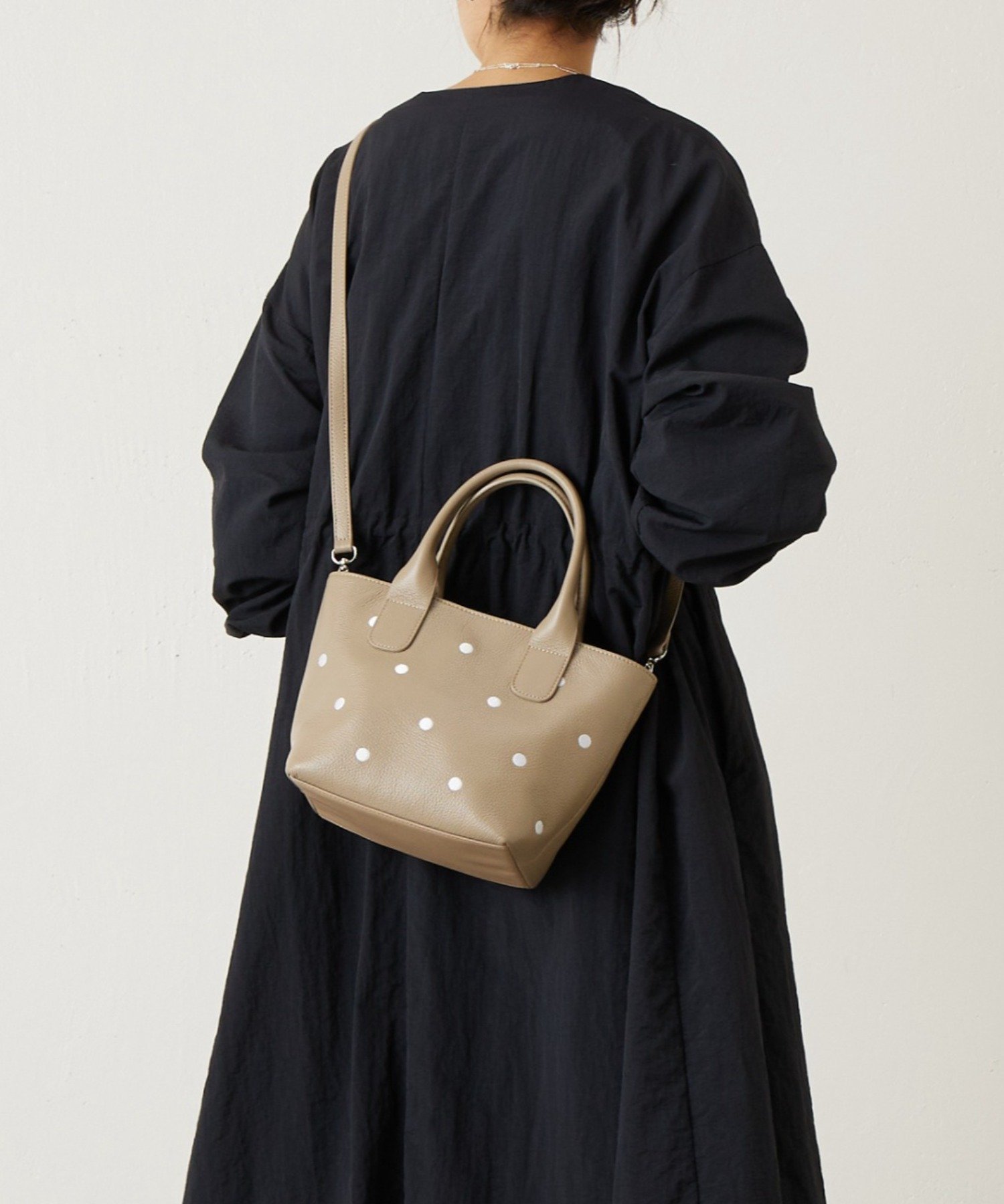 【ビアズリー/BEARDSLEY】のドット刺繍バッグ/小 人気、トレンドファッション・服の通販 founy(ファニー) 　ファッション　Fashion　レディースファッション　Fashion for Women　コンパクト　Compact, Small Size　ショルダー　Shoulder, Shoulder Strap　財布　Wallet, Purse　ドット　Polka Dot, Dot Pattern　ハンド　Hand, Handmade　ポケット　Pocket, Pocket Detail　ポーチ　Pouch, Small Case　マグネット　Magnet, Magnetic Closure　再入荷　Restock / Back in Stock　 other-1|ID: prp329100004816451 ipo3291000000034984326