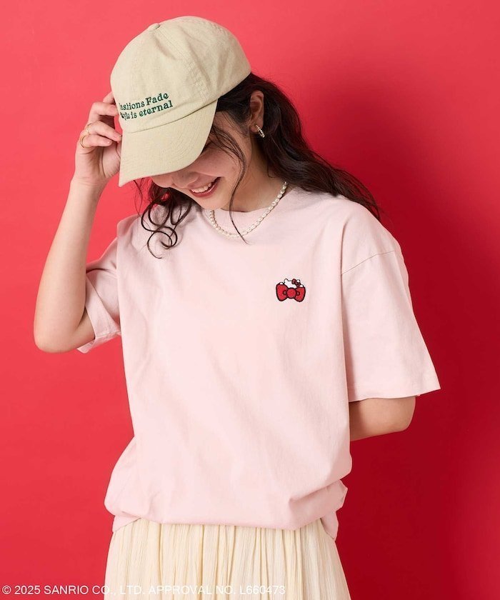 【フリークスストア/FREAK'S STORE】の【限定展開】SANRIO HELLO KITTY バックプリント4コマTシャツ 25SS インテリア・キッズ・メンズ・レディースファッション・服の通販 founy(ファニー) 　ファッション　Fashion　レディースファッション　Fashion for Women　トップス・カットソー　Cut & Sew Tops　シャツ・ブラウス・オフィスカジュアル　Elegant Blouses & Button-Ups　ロングTシャツ・Tシャツ　Longline T-Shirts & Tees　バッグ　Bags　2025年　2025　2025春夏・S/S　Spring/Summer 2025 SS25　スペシャル　Special, Limited Edition　フロント　Front, Front Design　プリント　Print, Printed Pattern　モチーフ　Motif, Design Theme　リボン　Ribbon, Bow　ワンポイント　One Point, Statement Accent　半袖　Short Sleeve, Half Sleeve　夏　Summer　S/S・春夏　SS, Spring/Summer, Warm Season　ピンク|ID: prp329100004816457 ipo3291000000034984421