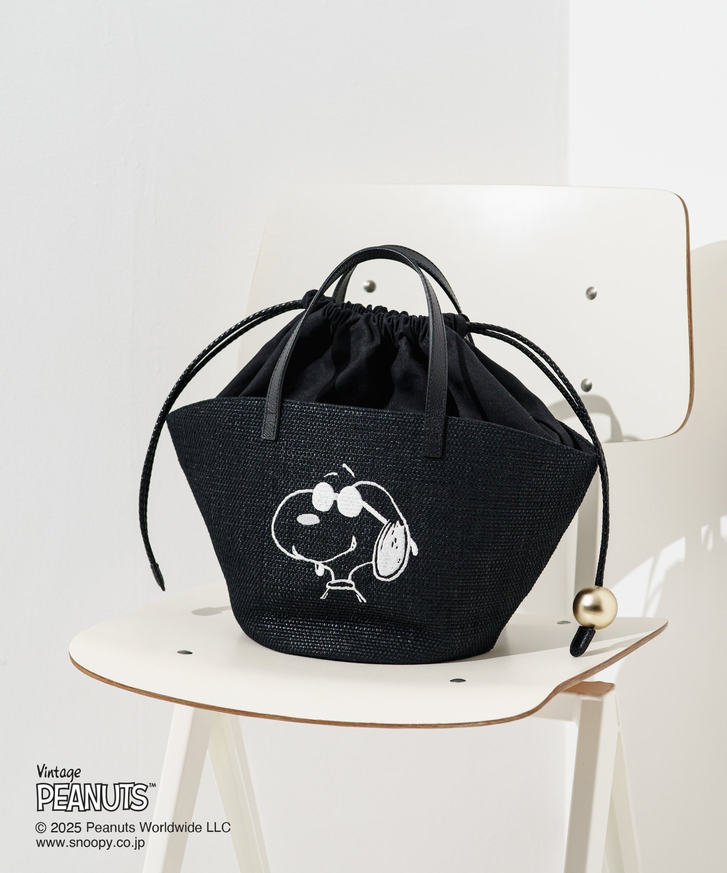 【ラシット/russet】の【PEANUTS×russetコラボ第二弾】カゴトートバッグ小 インテリア・キッズ・メンズ・レディースファッション・服の通販 founy(ファニー) 　ファッション　Fashion　レディースファッション　Fashion for Women　バッグ　Bags　クール　Cool, Chic　コラボ　Collaboration, Collab　傘　Umbrella, Parasol　巾着　Drawstring Bag, Kinchaku　軽量　Lightweight, Ultra Light　サングラス　Sunglasses, Shades　シンプル　Simple, Minimal　スマート　Smart, Elegant　財布　Wallet, Purse　人気　Popular, Best Seller　ハンカチ　Handkerchief, Hanky　ポケット　Pocket, Pocket Detail　ポーチ　Pouch, Small Case　リゾート　Resort, Vacation Style　日本製　Made In Japan　夏　Summer　ブラック|ID: prp329100004816458 ipo3291000000034984422