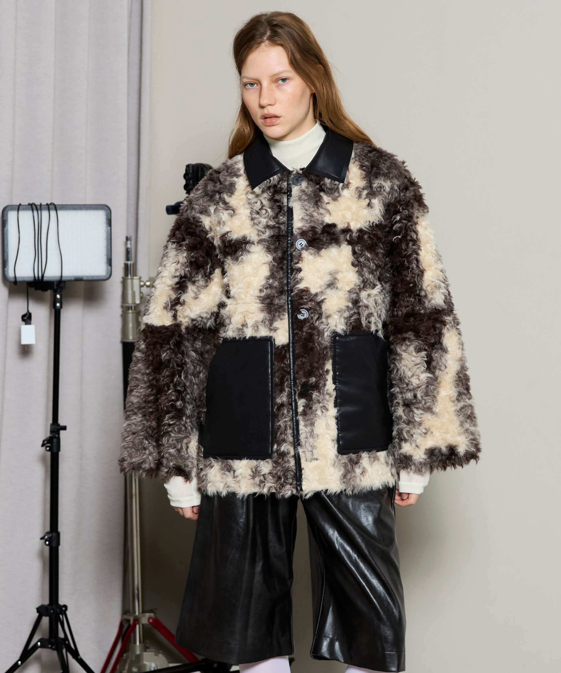 【メゾンスペシャル/MAISON SPECIAL】のリバーシブルムートンコート 人気、トレンドファッション・服の通販 founy(ファニー) 　ファッション　Fashion　レディースファッション　Fashion for Women　アウター　Coat / Outerwear Collection　コート・ロングコート・ピーコート　Long Coats, Peacoats & More　インナー　Innerwear　ウォーム　Warm Fabric　今季　This Season, Current Season　定番　Standard, Basic Item　人気　Popular, Best Seller　フェイクファー　Faux Fur, Imitation Fur　フェミニン　Feminine, Girly　防寒　Cold Protection, Winter-Ready　ミックス　Mix, Mixed Style　ムートン　Shearling, Mouton　冬　Winter / This Winter　 other-1|ID: prp329100004816504 ipo3291000000034984843