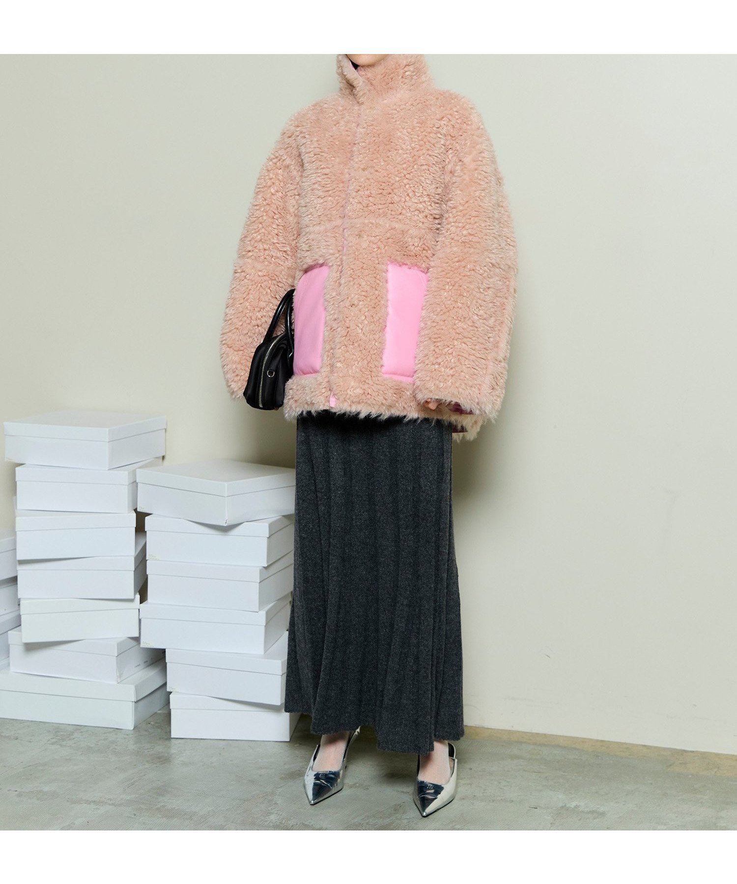 【メゾンスペシャル/MAISON SPECIAL】のリバーシブルムートンコート インテリア・キッズ・メンズ・レディースファッション・服の通販 founy(ファニー) 　ファッション　Fashion　レディースファッション　Fashion for Women　アウター　Coat / Outerwear Collection　コート・ロングコート・ピーコート　Long Coats, Peacoats & More　インナー　Innerwear　ウォーム　Warm Fabric　今季　This Season, Current Season　定番　Standard, Basic Item　人気　Popular, Best Seller　フェイクファー　Faux Fur, Imitation Fur　フェミニン　Feminine, Girly　防寒　Cold Protection, Winter-Ready　ミックス　Mix, Mixed Style　ムートン　Shearling, Mouton　冬　Winter / This Winter　PNK|ID: prp329100004816504 ipo3291000000034984848