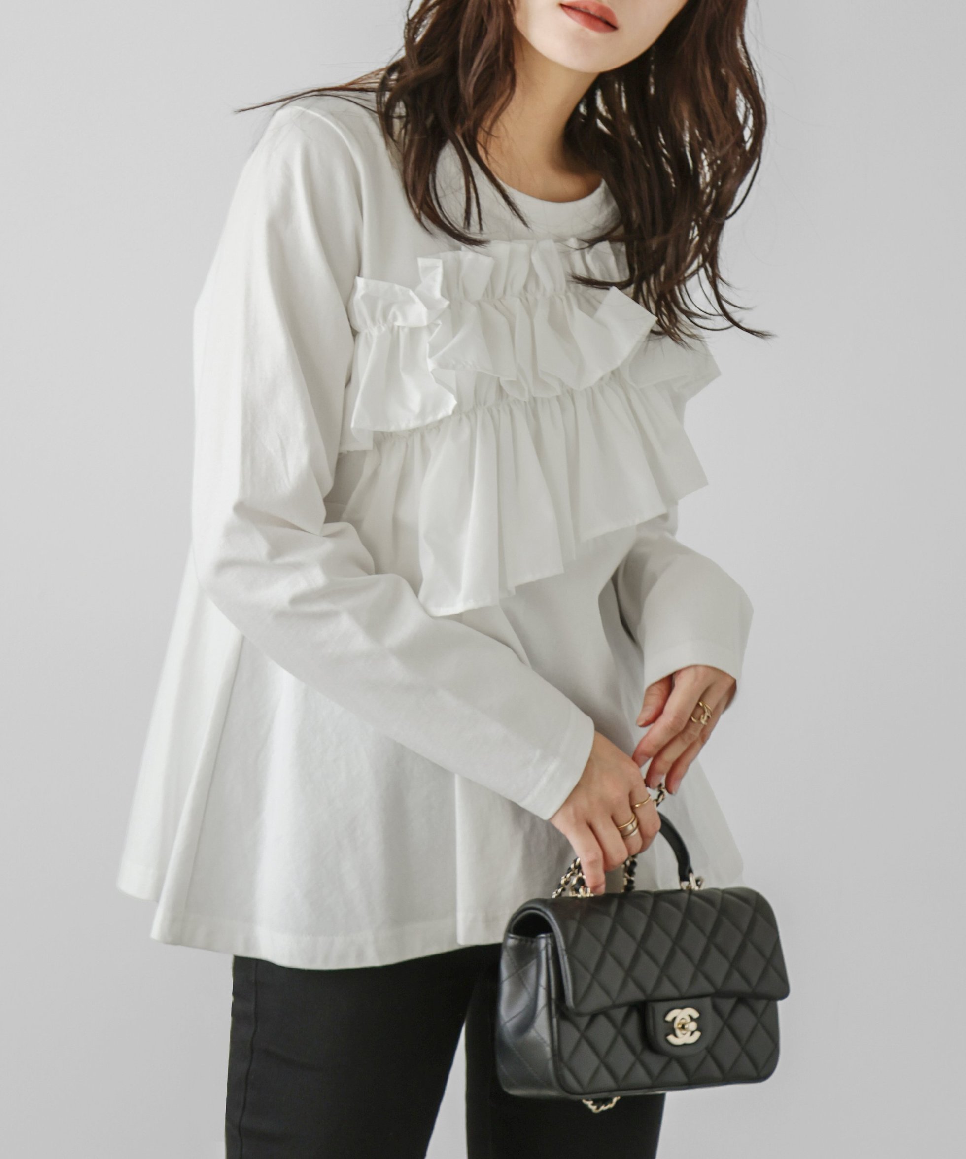 【ラジュール/Lajour】の異素材ドッキングフリルペプラムロンT インテリア・キッズ・メンズ・レディースファッション・服の通販 founy(ファニー) 　ファッション　Fashion　レディースファッション　Fashion for Women　トップス・カットソー　Cut & Sew Tops　ロングTシャツ・Tシャツ　Longline T-Shirts & Tees　カットソー　Cut and Sewn Top　デニム　Denim, Jeans Material　フリル　Frill, Ruffle　ペプラム　Peplum, Flared Hem　ホワイト|ID: prp329100004816537 ipo3291000000034985157