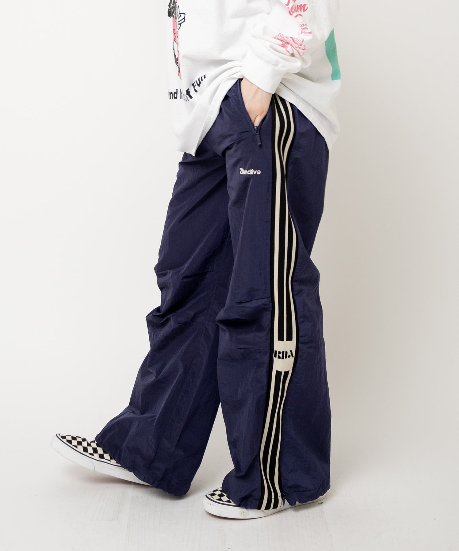 【アールエヌエー/RNA】のR4374 ワイドトラックパンツ インテリア・キッズ・メンズ・レディースファッション・服の通販 founy(ファニー) 　ファッション　Fashion　レディースファッション　Fashion for Women　パンツ　Pants & Trousers　おすすめ　Recommended / Our Picks　クール　Cool, Chic　ジャケット　Jacket, Outerwear　ストレート　Straight, Straight Cut　セットアップ　Set-Up, Coordinated Outfit　ドローコード　Drawcord, Drawstring Cord　ハーフ　Half, Half-Length　定番　Standard, Basic Item　楽ちん　Easy Fit, Comfortable　ネイビー|ID: prp329100004816602 ipo3291000000034985687