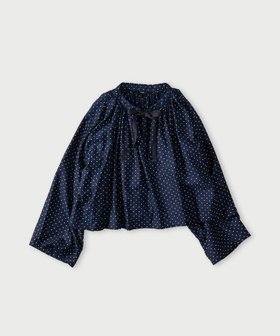 【フォーティファイブ アール/45R】のドットプリントのシュシュスモックブラウス(インディゴ) 人気、トレンドファッション・服の通販 founy(ファニー) ファッション Fashion レディースファッション Fashion for Women トップス・カットソー Cut & Sew Tops シャツ・ブラウス・オフィスカジュアル Elegant Blouses & Button-Ups シュシュ&ヘアアクセ/ヘアアレンジ Scrunchies & Hair Accessories インディゴ Indigo Denim ギャザー Gathered, Ruffled サテン Satin, Glossy Fabric ドット Polka Dot, Dot Pattern プリント Print, Printed Pattern 手描き Hand-Drawn, Illustrated |ID:prp329100004816652