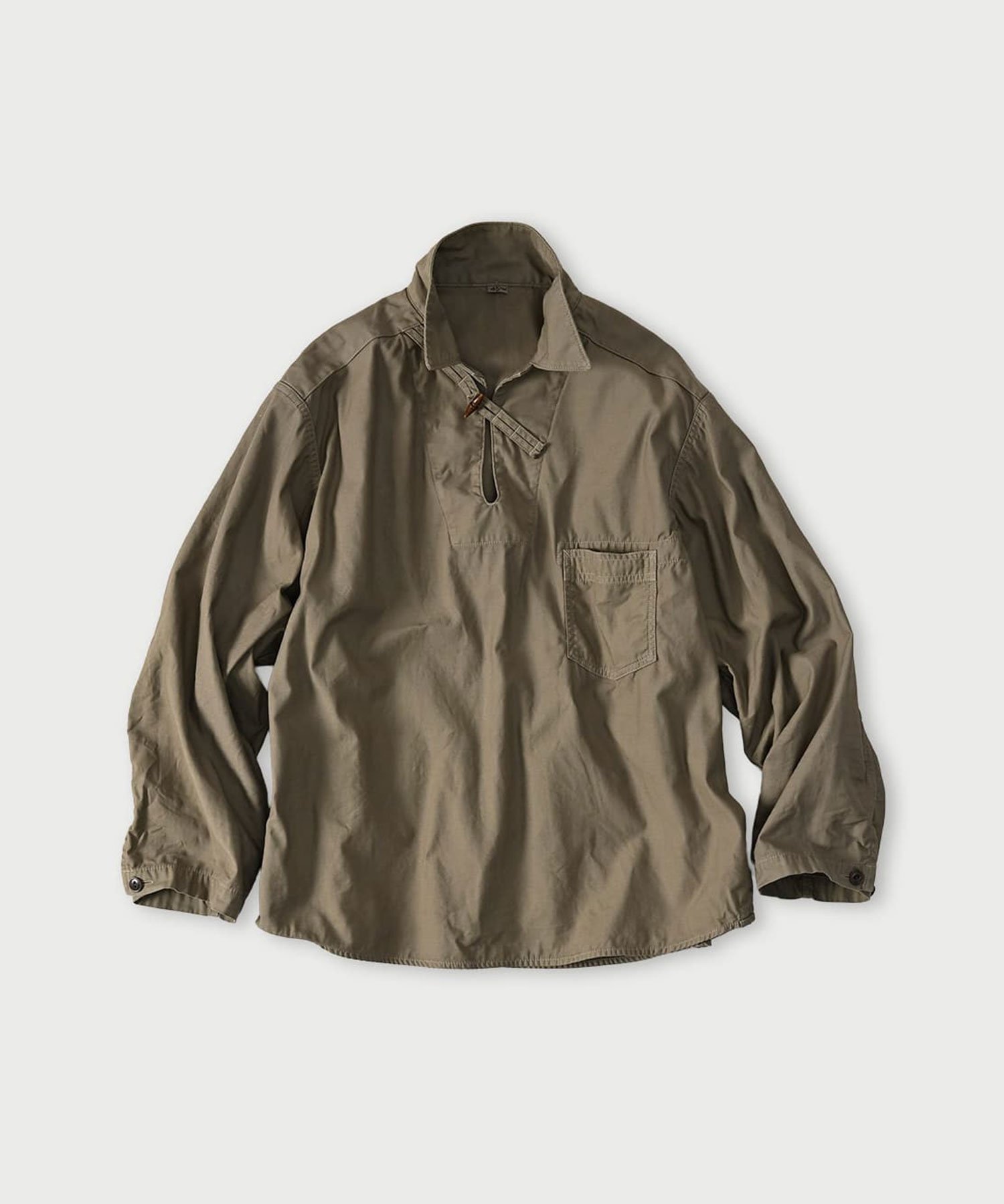 【フォーティファイブ アール/45R】の薄バックサテンの908ダッファーシャツ インテリア・キッズ・メンズ・レディースファッション・服の通販 founy(ファニー) 　ファッション　Fashion　レディースファッション　Fashion for Women　トップス・カットソー　Cut & Sew Tops　シャツ・ブラウス・オフィスカジュアル　Elegant Blouses & Button-Ups　バッグ　Bags　サテン　Satin, Glossy Fabric　ポケット　Pocket, Pocket Detail　ミリタリー　Military, Army Style　メタル　Metal, Metal Parts　オリーブ|ID: prp329100004816668 ipo3291000000034986239