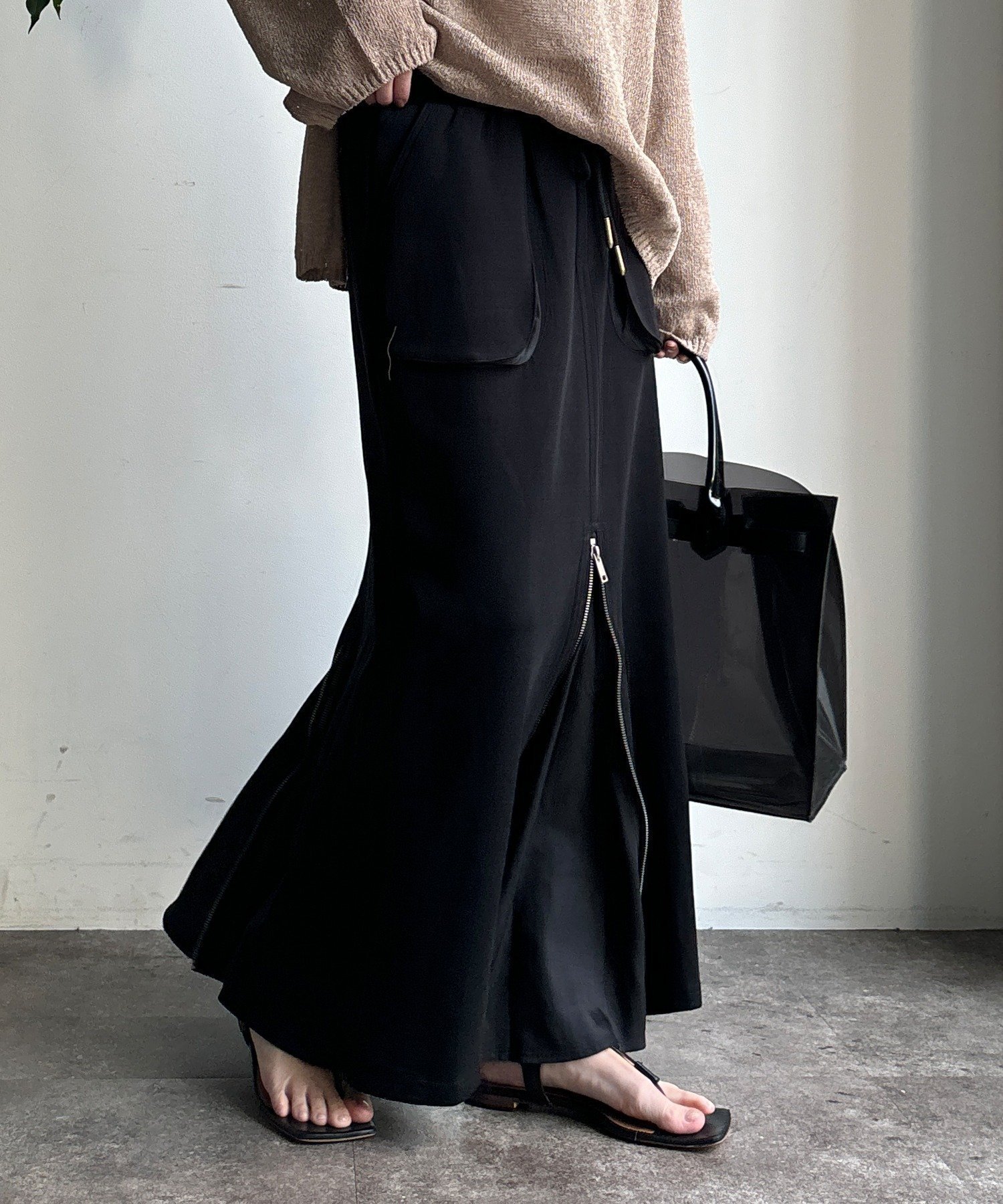 【ドゥドゥ/DouDou】の【WEB限定】センタージップ裏毛スカート インテリア・キッズ・メンズ・レディースファッション・服の通販 founy(ファニー) 　ファッション　Fashion　レディースファッション　Fashion for Women　スカート　Skirts　シンプル　Simple, Minimal　スウェット / スエット　Sweatshirt, Sweatwear　スマート　Smart, Elegant　スリット　Slit, Slit Detail　タンク　Tank Top, Sleeveless Top　フラップ　Flap, Flap Pocket　フロント　Front, Front Design　ポケット　Pocket, Pocket Detail　ロング　Long, Long-Length　S/S・春夏　SS, Spring/Summer, Warm Season　再入荷　Restock / Back in Stock　夏　Summer　2026年　2026　ブラック|ID: prp329100004816686 ipo3291000000034986356