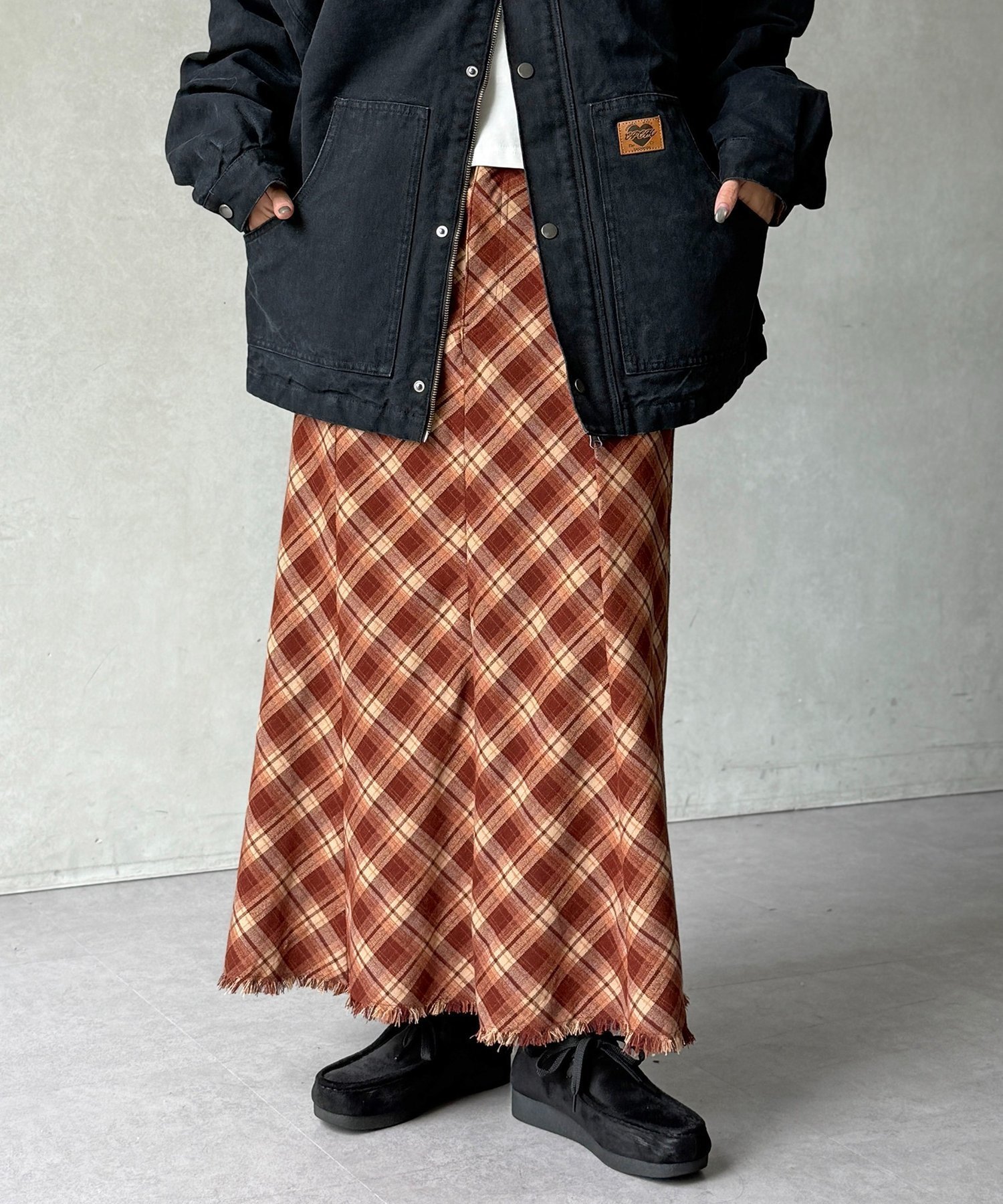 【シーピーシーエム/CPCM】のチェック柄マーメイドスカート インテリア・キッズ・メンズ・レディースファッション・服の通販 founy(ファニー) 　ファッション　Fashion　レディースファッション　Fashion for Women　スカート　Skirts　今季　This Season, Current Season　切替　Switching, Contrast Panel　スニーカー　Sneakers, Trainers　チェック　Check, Plaid, Tartan　トレンド　Trend, Trending Now　トレーナー　Sweatshirt, Trainer　ビッグ　Big, Oversized　フリンジ　Fringe, Tassel　マーメイド　Mermaid, Fishtail Silhouette　リラックス　Relax, Relaxed Fit　冬　Winter / This Winter　レッド|ID: prp329100004816749 ipo3291000000034986974