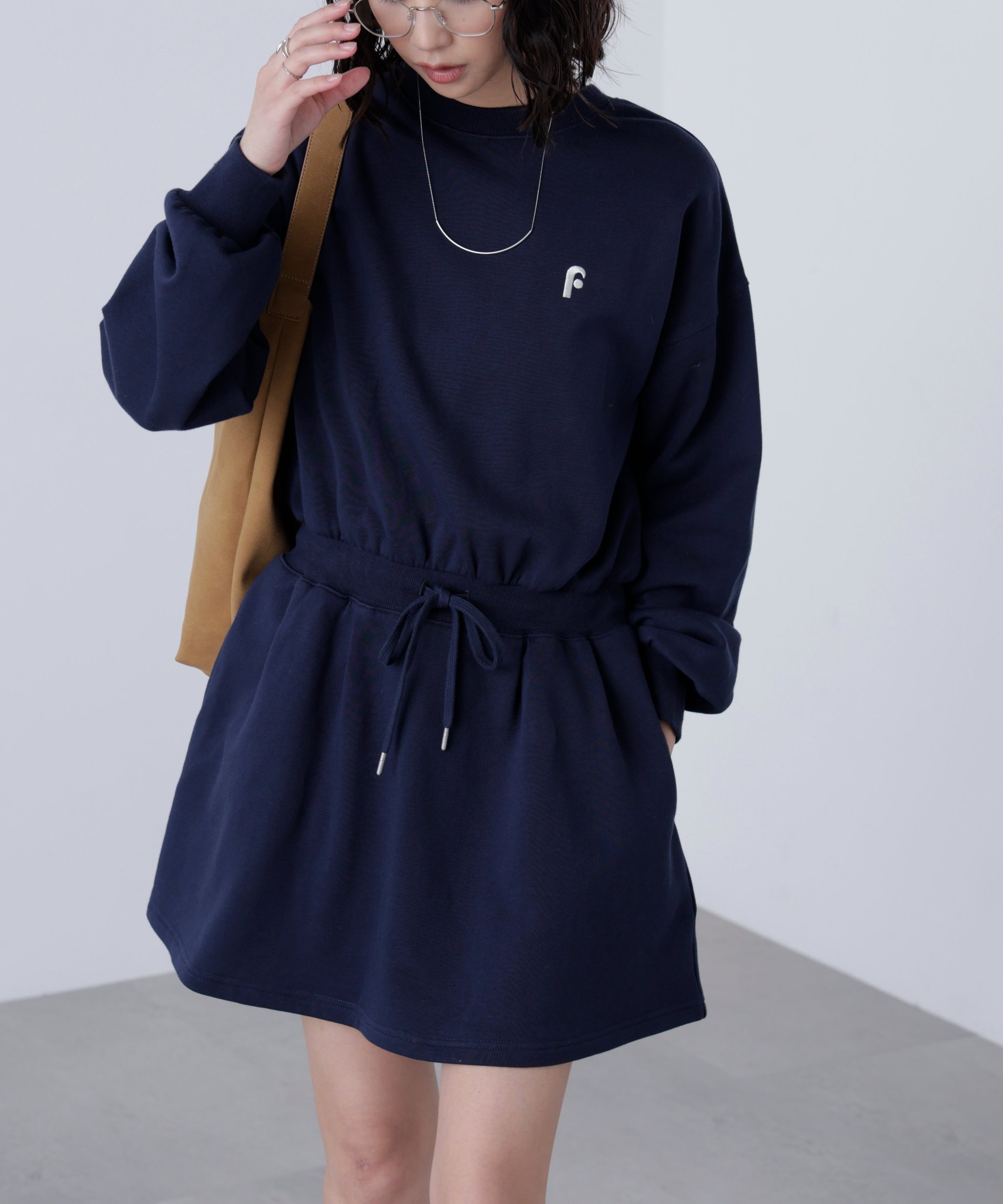 【フリーズマート/FREE'S MART】のロゴ刺繍スウェットミニワンピース 人気、トレンドファッション・服の通販 founy(ファニー) 　ファッション　Fashion　レディースファッション　Fashion for Women　ワンピース　Dresses　おすすめ　Recommended / Our Picks　ガーリー　Girly, Feminine Style　スウェット / スエット　Sweatshirt, Sweatwear　ソックス　Socks, Hosiery　ドローコード　Drawcord, Drawstring Cord　フレア　Flare, Flared　ブラウジング　Blouson Silhouette, Cinched Waist　ポケット　Pocket, Pocket Detail　ミニスカート　Mini Skirt, Short Skirt　ワンポイント　One Point, Statement Accent　 other-1|ID: prp329100004816764 ipo3291000000034987119