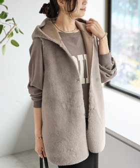 【リヴドロワ/RIVE DROITE】の【シーズンムード高まる】エコファーフードジレ 人気、トレンドファッション・服の通販 founy(ファニー) ファッション Fashion レディースファッション Fashion for Women アウター Coat / Outerwear Collection トップス・カットソー Cut & Sew Tops ベスト&ジレ / 重ね着スタイル Vests & Gilets スウェット / スエット Sweatshirt, Sweatwear なめらか Smooth, Silky Texture フェイクファー Faux Fur, Imitation Fur ポケット Pocket, Pocket Detail ムートン Shearling, Mouton リバーシブル Reversible, Two-Sided 再入荷 Restock / Back in Stock おすすめ Recommended / Our Picks エレガント 上品 Elegant |ID:prp329100004816768