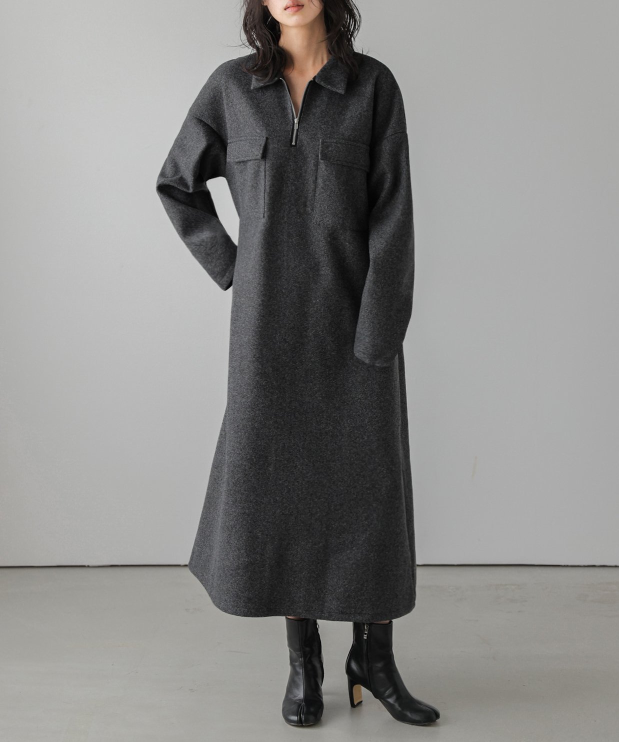 【ラジュール/Lajour】のハーフジップ ワンピース インテリア・キッズ・メンズ・レディースファッション・服の通販 founy(ファニー) 　ファッション　Fashion　レディースファッション　Fashion for Women　ワンピース　Dresses　インナー　Innerwear　ジップ　Zip, Zipper　スリット　Slit, Slit Detail　タートルネック　Turtleneck, High Neck　トレンド　Trend, Trending Now　パッチ　Patch, Appliqué　フロント　Front, Front Design　ポケット　Pocket, Pocket Detail　チャコール|ID: prp329100004816772 ipo3291000000034987205