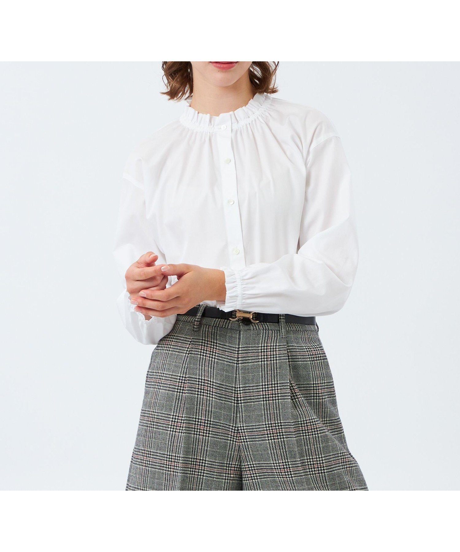 【マッキントッシュ フィロソフィー/MACKINTOSH PHILOSOPHY】のフリルカラーコットンブラウス インテリア・キッズ・メンズ・レディースファッション・服の通販 founy(ファニー) 　ファッション　Fashion　レディースファッション　Fashion for Women　トップス・カットソー　Cut & Sew Tops　シャツ・ブラウス・オフィスカジュアル　Elegant Blouses & Button-Ups　おすすめ　Recommended / Our Picks　インディゴ　Indigo Denim　ギャザー　Gathered, Ruffled　シャンブレー　Chambray, Denim-Like Fabric　ネップ　Nepp, Slub Yarn　フリル　Frill, Ruffle　エレガント 上品　Elegant　冬　Winter / This Winter　春　Spring　秋　Autumn　オフホワイト|ID: prp329100004816795 ipo3291000000034987442