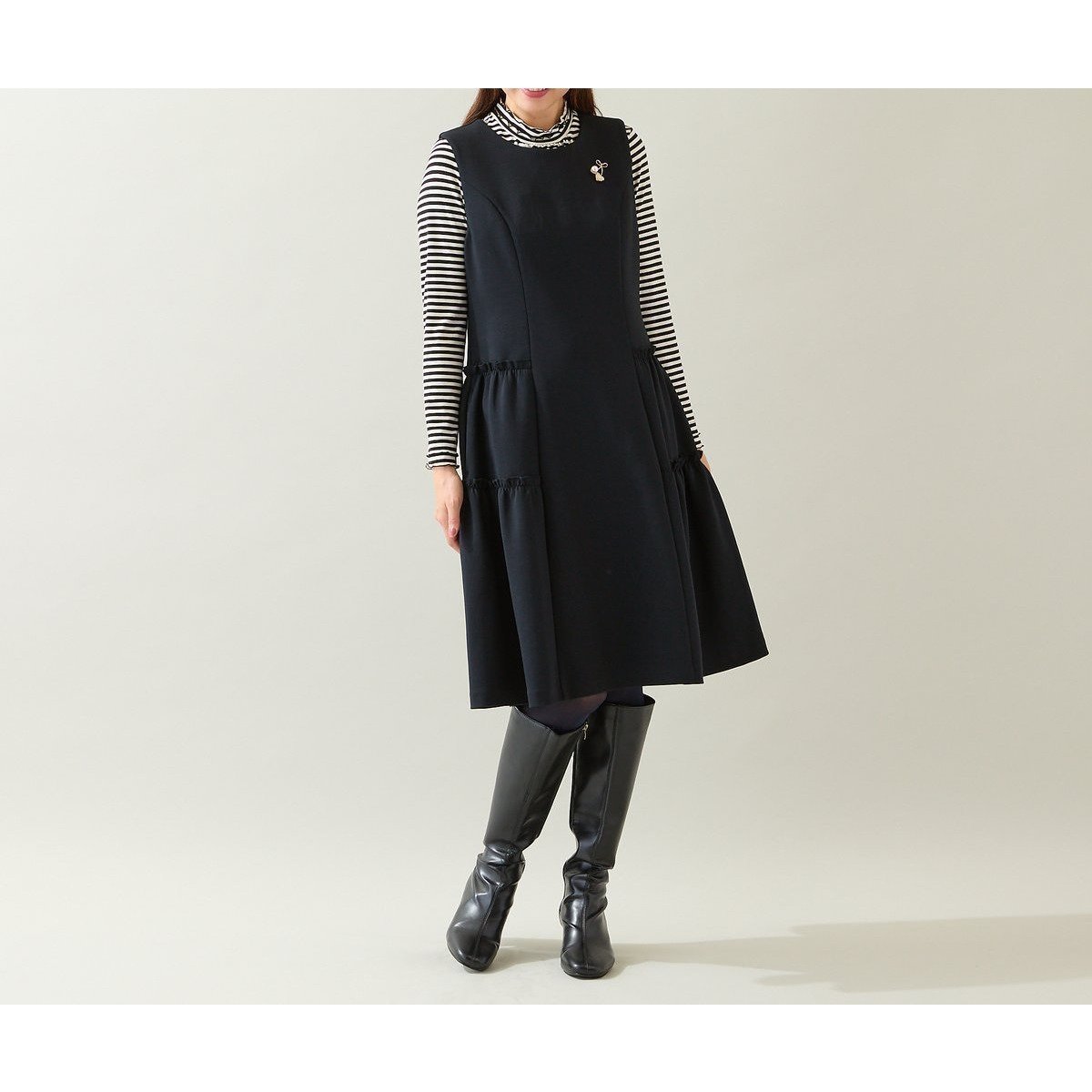 【ローズティアラ/Rose Tiara】のティアードジャンパースカート インテリア・キッズ・メンズ・レディースファッション・服の通販 founy(ファニー) 　ファッション　Fashion　レディースファッション　Fashion for Women　スカート　Skirts　ジャケット　Jacket, Outerwear　セットアップ　Set-Up, Coordinated Outfit　ドレス　Dress, One-Piece　ネックレス　Necklace, Pendant Necklace　パーカー　Hoodie, Parka　ブローチ　Brooch, Pin Brooch　ポケット　Pocket, Pocket Detail　リボン　Ribbon, Bow　ブラック|ID: prp329100004816873 ipo3291000000034988089