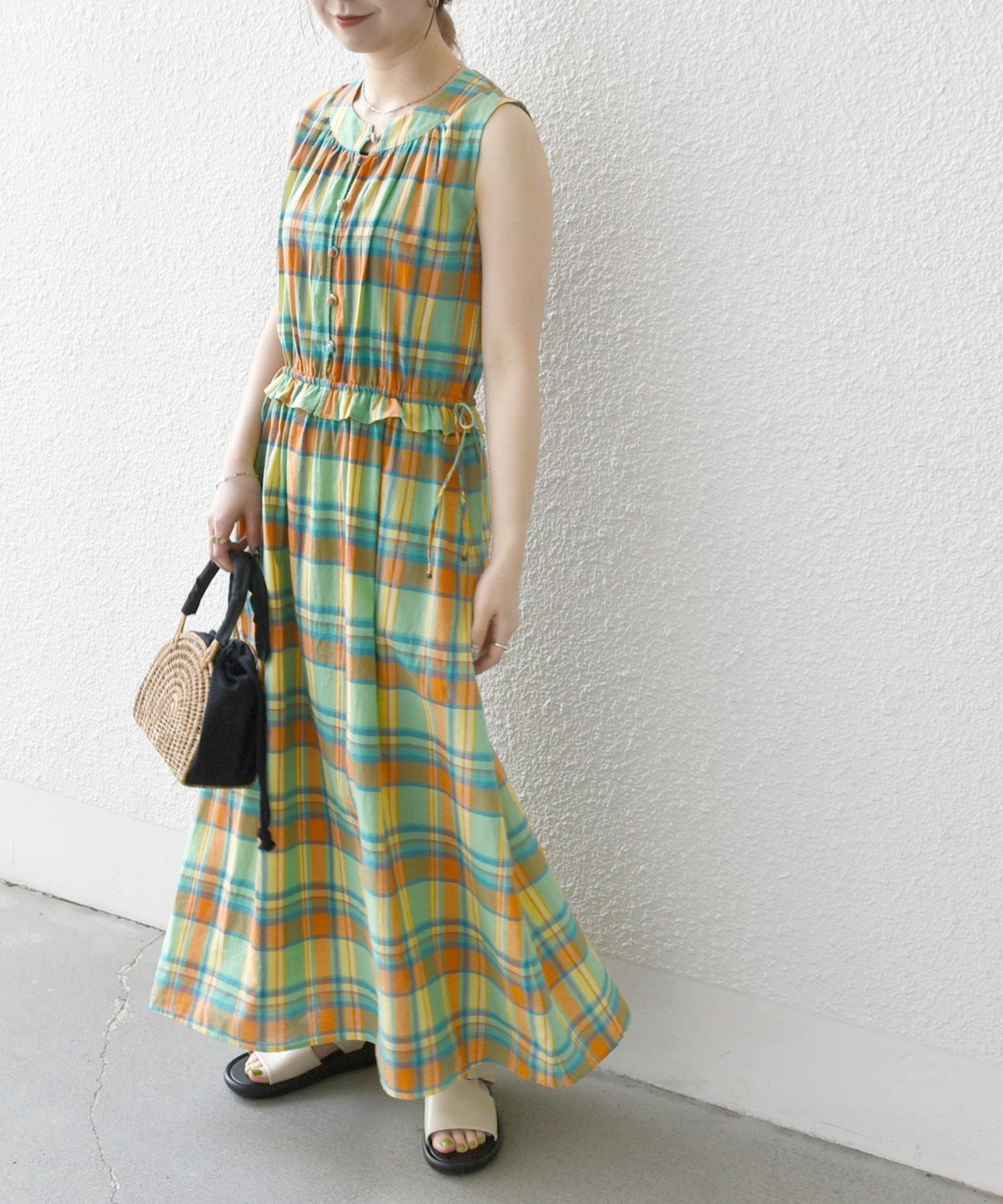 【シップス フォー ウィメン/SHIPS】のSHIPS any 洗濯機可能 マドラス チェック ノースリーブ ワンピース インテリア・キッズ・メンズ・レディースファッション・服の通販 founy(ファニー) 　ファッション　Fashion　レディースファッション　Fashion for Women　ワンピース　Dresses　オレンジ　Orange　春　Spring　洗える　Machine Washable　サマー　Summer, Summer Style　シューズ　Shoes, Footwear　チェック　Check, Plaid, Tartan　チャーム　Charm, Pendant　デニム　Denim, Jeans Material　定番　Standard, Basic Item　ノースリーブ　Sleeveless, No-Sleeve　フラット　Flat, Flat Shoes　フリル　Frill, Ruffle　リゾート　Resort, Vacation Style　リボン　Ribbon, Bow　リラックス　Relax, Relaxed Fit　S/S・春夏　SS, Spring/Summer, Warm Season　おすすめ　Recommended / Our Picks　夏　Summer　2025年　2025　2025春夏・S/S　Spring/Summer 2025 SS25　オレンジ|ID: prp329100004817355 ipo3291000000034994034