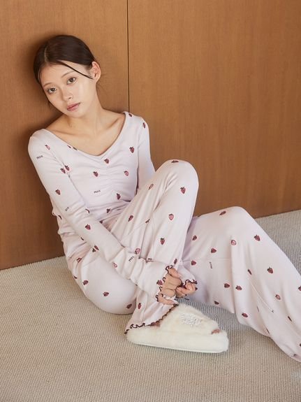 【ジェラート ピケ/gelato pique】のストロベリー柄ロンT 人気、トレンドファッション・服の通販 founy(ファニー) 　ファッション　Fashion　レディースファッション　Fashion for Women　トップス・カットソー　Cut & Sew Tops　ロングTシャツ・Tシャツ　Longline T-Shirts & Tees　おすすめ　Recommended / Our Picks　なめらか　Smooth, Silky Texture　スマート　Smart, Elegant　ロング　Long, Long-Length　 other-1|ID: prp329100004817359 ipo3291000000034994045