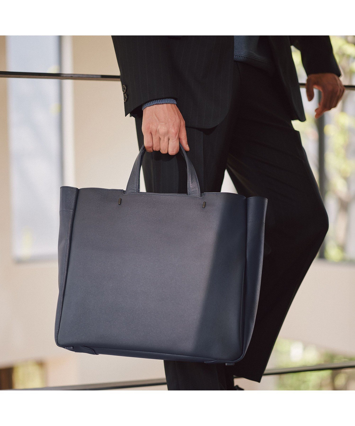 【ファーロ/FARO】のUrban Square Tote 3 インテリア・キッズ・メンズ・レディースファッション・服の通販 founy(ファニー) 　ファッション　Fashion　レディースファッション　Fashion for Women　バッグ　Bags　インナー　Innerwear　オケージョン　Occasion Wear　傘　Umbrella, Parasol　シンプル　Simple, Minimal　スリーブ　Sleeve, Long Sleeve / Short Sleeve　定番　Standard, Basic Item　フロント　Front, Front Design　ポケット　Pocket, Pocket Detail　マグネット　Magnet, Magnetic Closure　NAVY|ID: prp329100004817445 ipo3291000000034995132