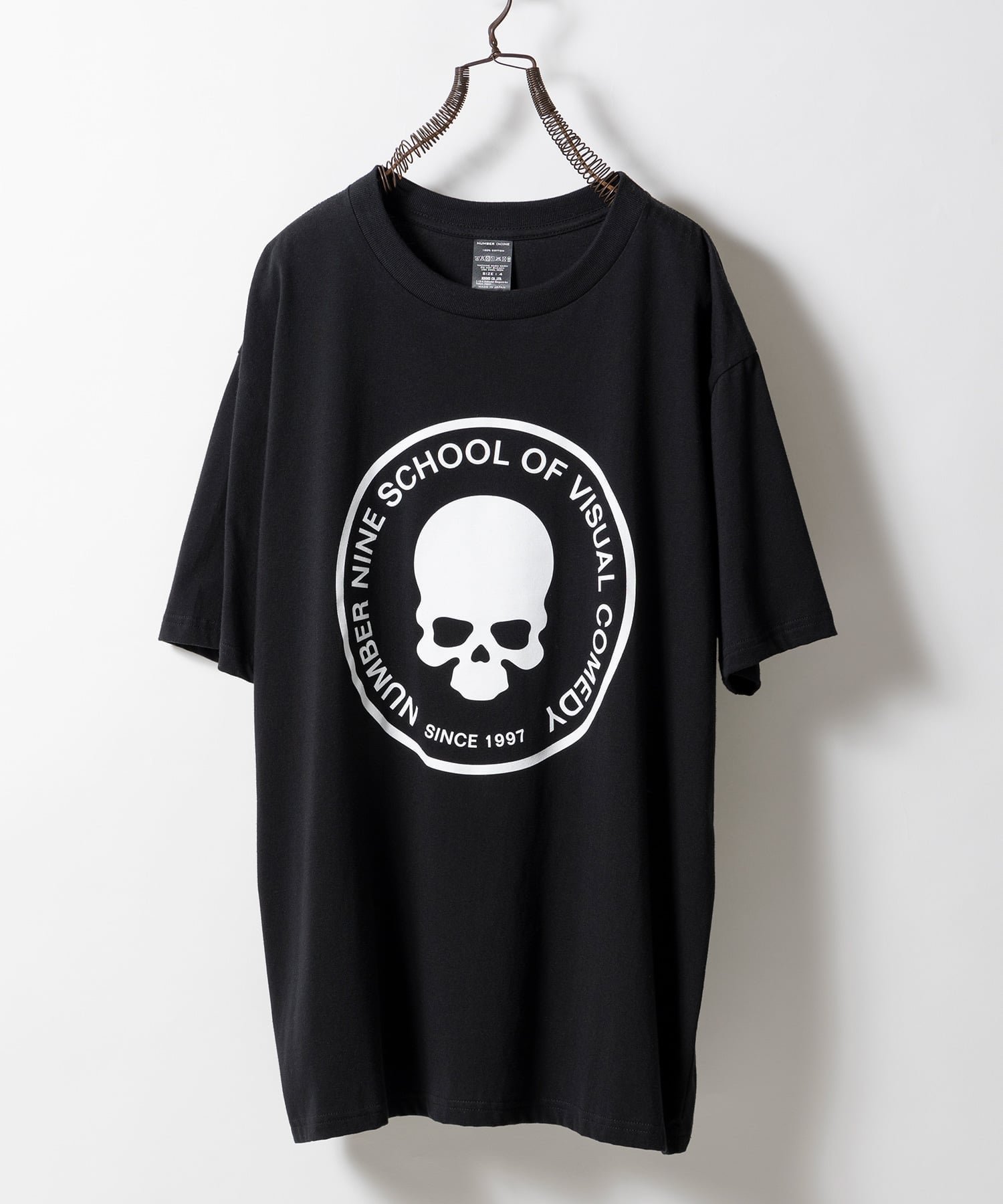 【ナンバー/Number】のSCHOOL OF VISUAL COMEDY_T-SHIRT インテリア・キッズ・メンズ・レディースファッション・服の通販 founy(ファニー) 　ファッション　Fashion　レディースファッション　Fashion for Women　トップス・カットソー　Cut & Sew Tops　シャツ・ブラウス・オフィスカジュアル　Elegant Blouses & Button-Ups　ロングTシャツ・Tシャツ　Longline T-Shirts & Tees　インナー　Innerwear　春　Spring　秋　Autumn　グラフィック　Graphic, Graphic Design　コレクション　Collection, Seasonal Line　スタイリッシュ　Stylish, Fashionable　スラックス　Slacks, Dress Pants　デニム　Denim, Jeans Material　定番　Standard, Basic Item　人気　Popular, Best Seller　バランス　Balance, Style Balance　ワイド　Wide, Wide Fit　S/S・春夏　SS, Spring/Summer, Warm Season　おすすめ　Recommended / Our Picks　夏　Summer　BLACK|ID: prp329100004817451 ipo3291000000034995208