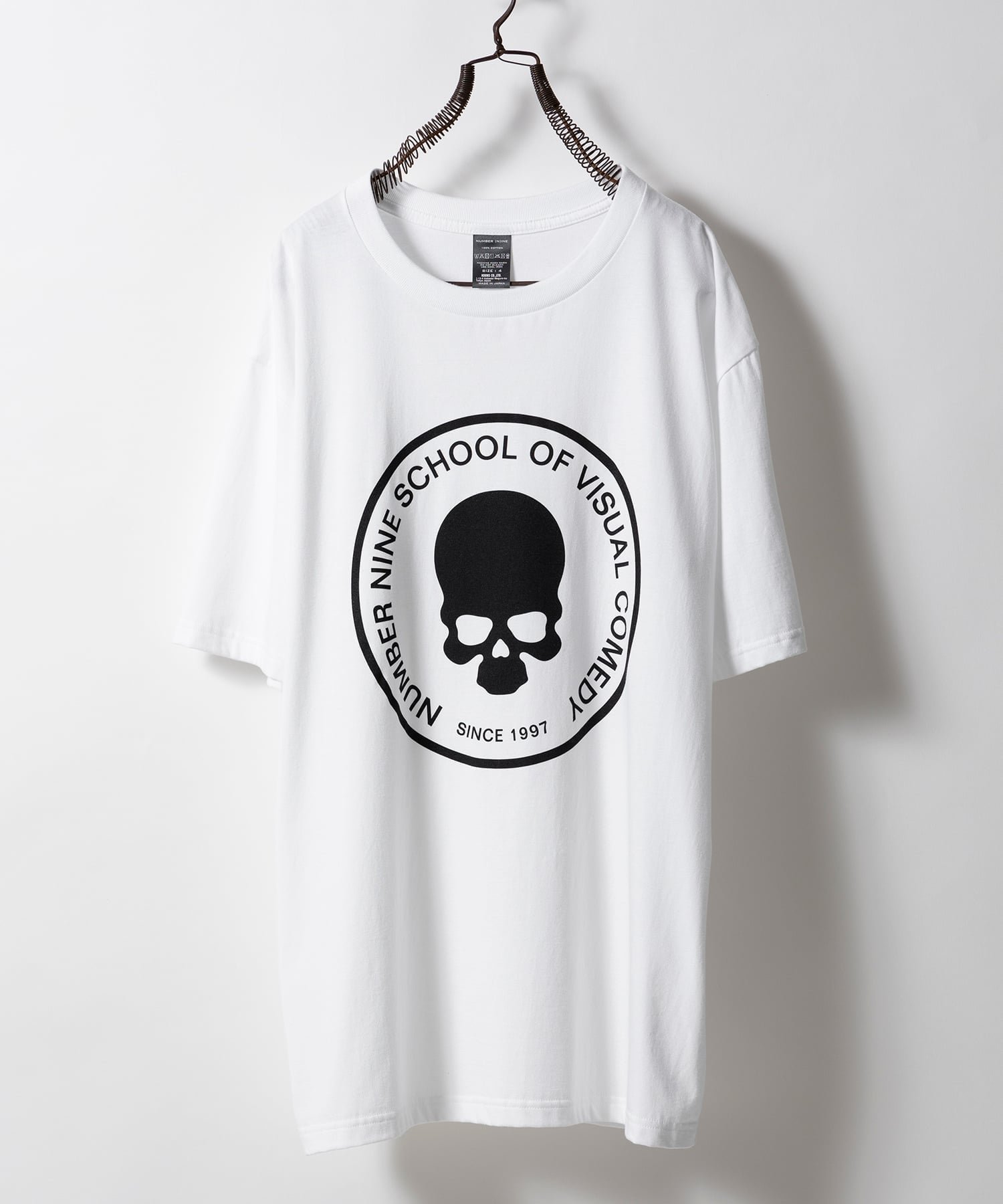 【ナンバー/Number】のSCHOOL OF VISUAL COMEDY_T-SHIRT インテリア・キッズ・メンズ・レディースファッション・服の通販 founy(ファニー) 　ファッション　Fashion　レディースファッション　Fashion for Women　トップス・カットソー　Cut & Sew Tops　シャツ・ブラウス・オフィスカジュアル　Elegant Blouses & Button-Ups　ロングTシャツ・Tシャツ　Longline T-Shirts & Tees　インナー　Innerwear　春　Spring　秋　Autumn　グラフィック　Graphic, Graphic Design　コレクション　Collection, Seasonal Line　スタイリッシュ　Stylish, Fashionable　スラックス　Slacks, Dress Pants　デニム　Denim, Jeans Material　定番　Standard, Basic Item　人気　Popular, Best Seller　バランス　Balance, Style Balance　ワイド　Wide, Wide Fit　S/S・春夏　SS, Spring/Summer, Warm Season　おすすめ　Recommended / Our Picks　夏　Summer　WHITE|ID: prp329100004817451 ipo3291000000034995211