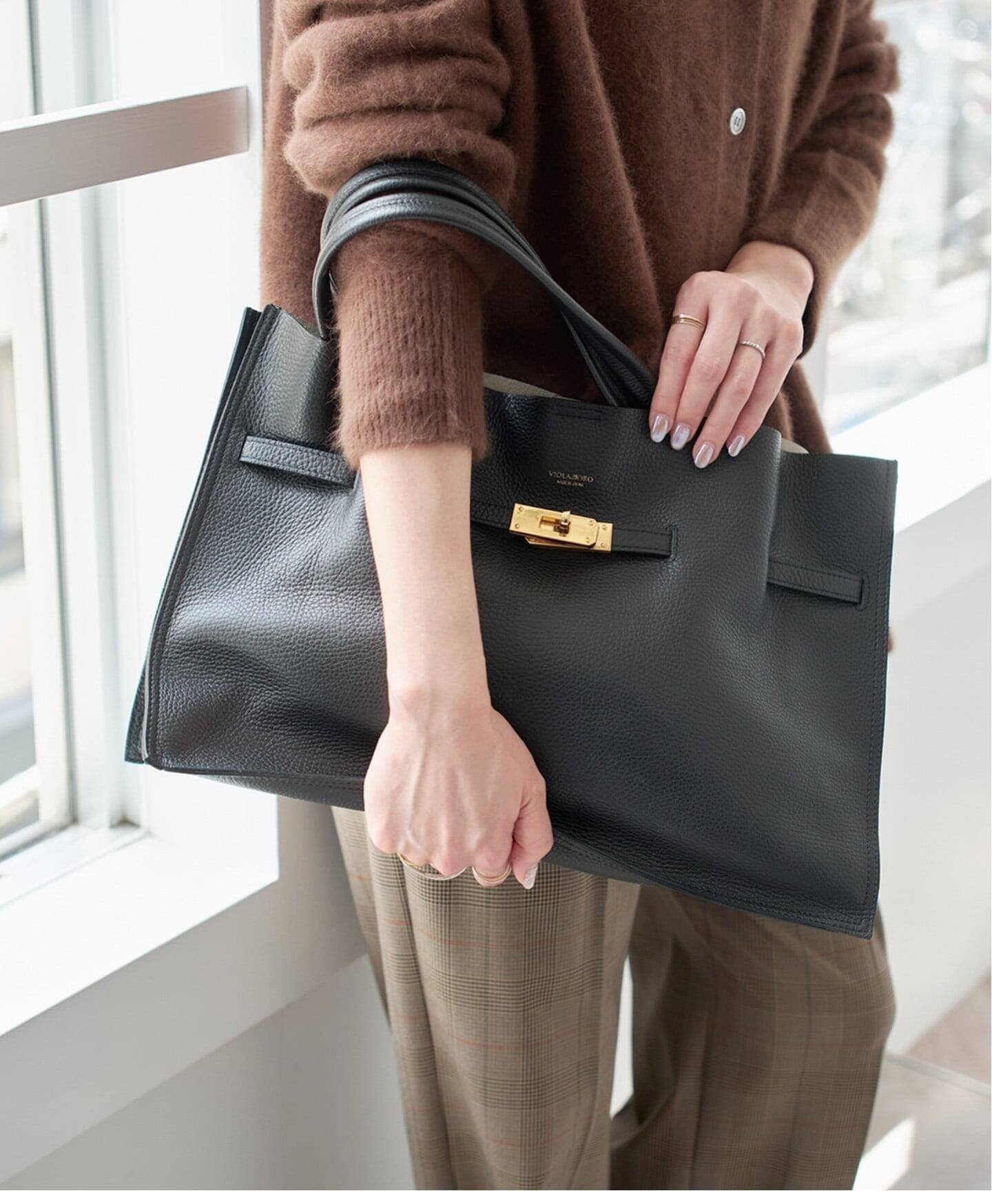 【スピック&スパン/Spick & Span】の《追加 》VIOLAd ORO / ヴィオラドーロ イタリアンWフェイスレザートートバッグ L インテリア・キッズ・メンズ・レディースファッション・服の通販 founy(ファニー) 　ファッション　Fashion　レディースファッション　Fashion for Women　バッグ　Bags　ブラック|ID: prp329100004817482 ipo3291000000034995641