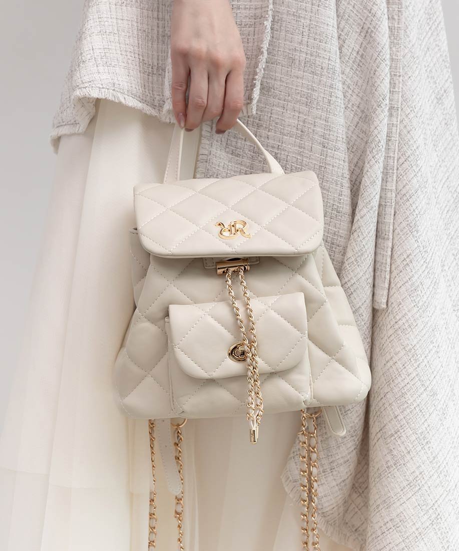 【ランダ/RANDA】のキルティングデザインリュックバッグ インテリア・キッズ・メンズ・レディースファッション・服の通販 founy(ファニー) 　ファッション　Fashion　レディースファッション　Fashion for Women　バッグ　Bags　キルティング　Quilted, Quilting　ショルダー　Shoulder, Shoulder Strap　チェーン　Chain, Chain Strap　ハンカチ　Handkerchief, Hanky　フォルム　Silhouette, Form　フラップ　Flap, Flap Pocket　ポケット　Pocket, Pocket Detail　ポーチ　Pouch, Small Case　マグネット　Magnet, Magnetic Closure　リップ　Lip, Lip Motif　リュック　Backpack, Rucksack　エレガント 上品　Elegant　財布　Wallet, Purse　IVORY|ID: prp329100004817510 ipo3291000000034996065