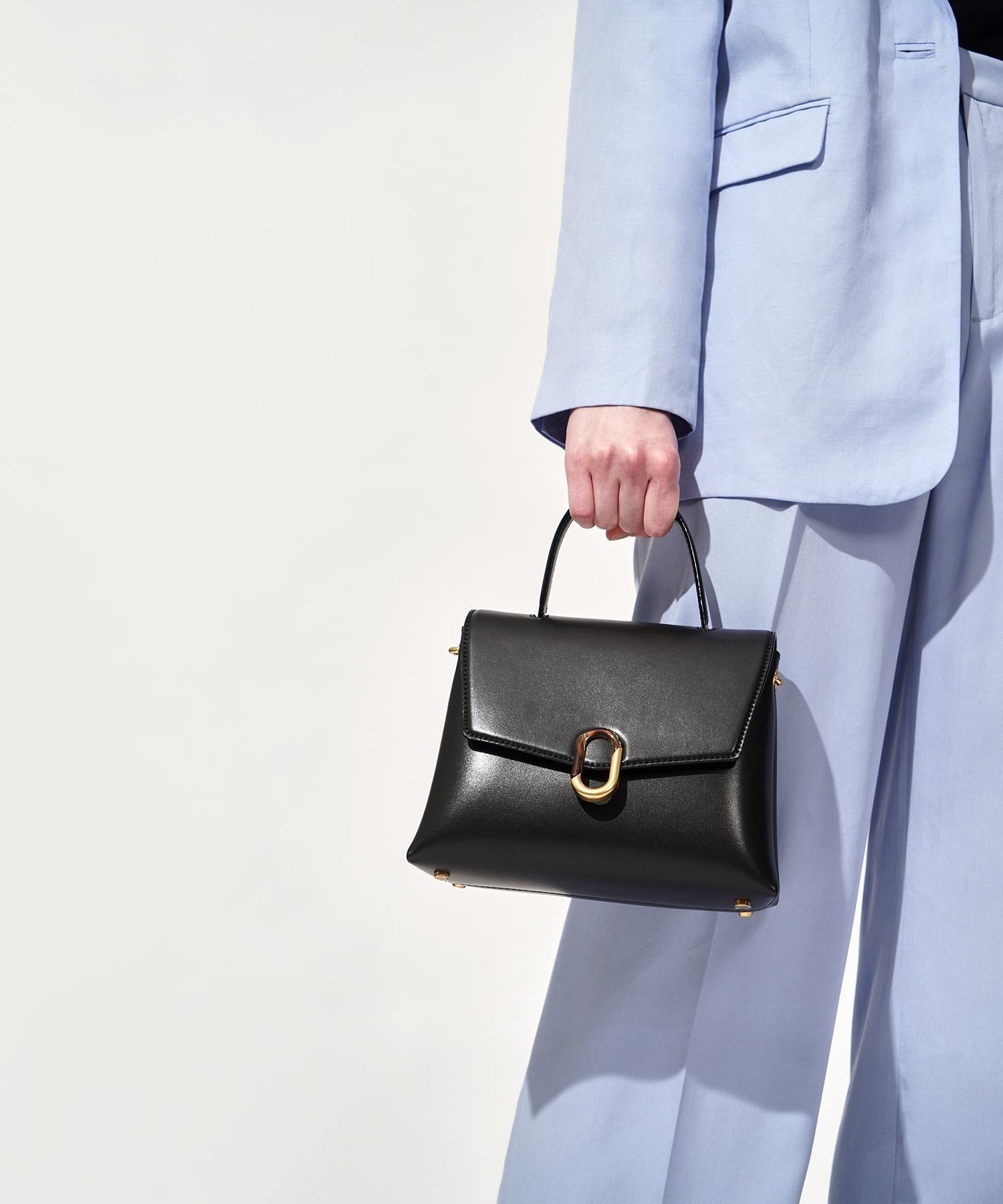 【チャールズ アンド キース/CHARLES & KEITH】のストーンエンベリッシュド ハンドルバッグ 人気、トレンドファッション・服の通販 founy(ファニー) 　ファッション　Fashion　レディースファッション　Fashion for Women　バッグ　Bags　ウォレット　Wallet　クラシカル　Classical, Vintage-Inspired　ストーン　Stone, Gem-Like　スマート　Smart, Elegant　ハンカチ　Handkerchief, Hanky　バランス　Balance, Style Balance　フォルム　Silhouette, Form　モダン　Modern, Contemporary　エレガント 上品　Elegant　 other-1|ID: prp329100004817516 ipo3291000000034996160