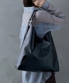 【ビーフラット/bflat】のトライアングルフェイクレザートートバッグ 人気、トレンドファッション・服の通販 founy(ファニー) ファッション Fashion レディースファッション Fashion for Women バッグ Bags スタイリッシュ Stylish, Fashionable 財布 Wallet, Purse トライアングル Triangle, Triangular Shape トレンド Trend, Trending Now なめらか Smooth, Silky Texture ポケット Pocket, Pocket Detail ポーチ Pouch, Small Case マグネット Magnet, Magnetic Closure thumbnail ブラック|ID: prp329100004817534 ipo3291000000034996363