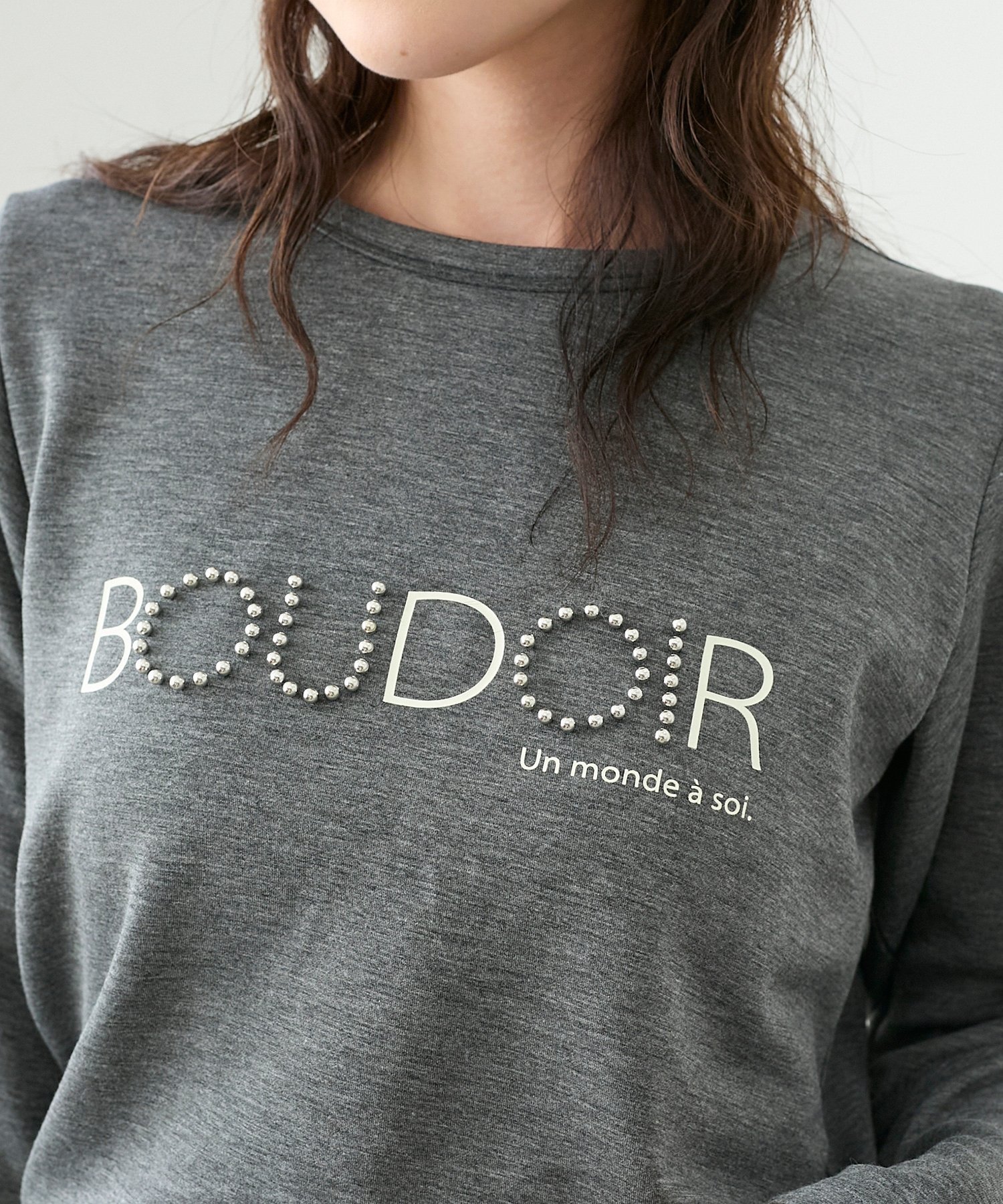 【ルクールブラン/le.coeur blanc】の【吸湿発熱】スタッズロゴカットソー インテリア・キッズ・メンズ・レディースファッション・服の通販 founy(ファニー) 　ファッション　Fashion　レディースファッション　Fashion for Women　トップス・カットソー　Cut & Sew Tops　カットソー・ベーシックTシャツ　Cut-and-Sewn Tops / Stretch Tees & Basics　インナー　Innerwear　カットソー　Cut and Sewn Top　シンプル　Simple, Minimal　スタッズ　Studs, Metal Accents　フロント　Front, Front Design　プリント　Print, Printed Pattern　羽織　Haori, Light Jacket　メタル　Metal, Metal Parts　冬　Winter / This Winter　A/W・秋冬　Autumn/Winter　おすすめ　Recommended / Our Picks　グレー|ID: prp329100004817549 ipo3291000000034996556