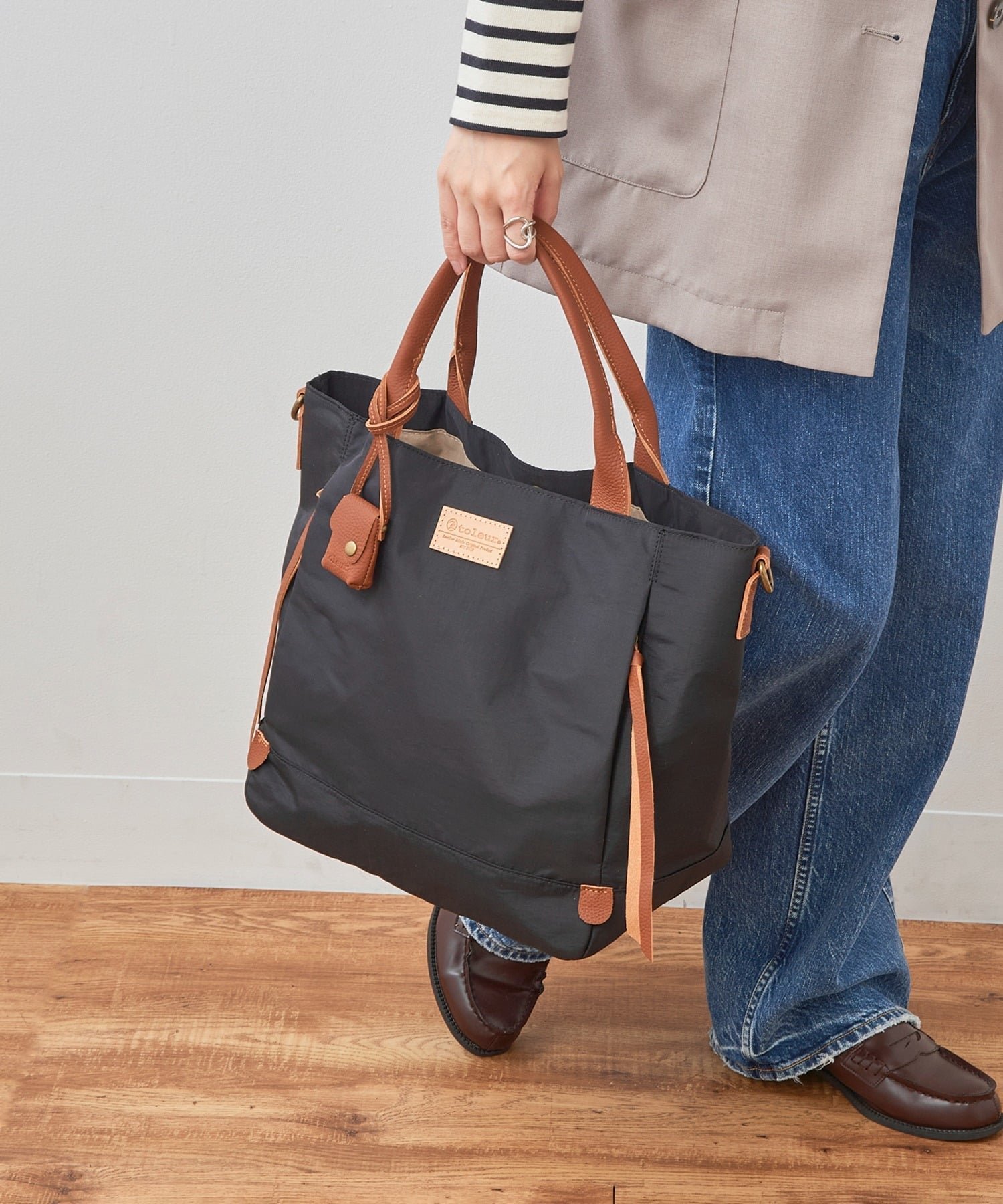 【セットアップセブン/SETUP7】のtoleur/ナイロングログラン カウレザー2WAYトートバッグ ショルダーバッグ 通勤 通学 マザーズバック ナイロントート トーラ 11718 プレゼント ギフト インテリア・キッズ・メンズ・レディースファッション・服の通販 founy(ファニー) 　ファッション　Fashion　レディースファッション　Fashion for Women　バッグ　Bags　ショルダー　Shoulder, Shoulder Strap　デニム　Denim, Jeans Material　人気　Popular, Best Seller　フロント　Front, Front Design　ポケット　Pocket, Pocket Detail　マグネット　Magnet, Magnetic Closure　再入荷　Restock / Back in Stock　送料無料　Free Shipping　おすすめ　Recommended / Our Picks　夏　Summer　ギフト プレゼント　Gift / Present　ビジネス 仕事 通勤　Business / Work / Commuting　BLK|ID: prp329100004817606 ipo3291000000034997267