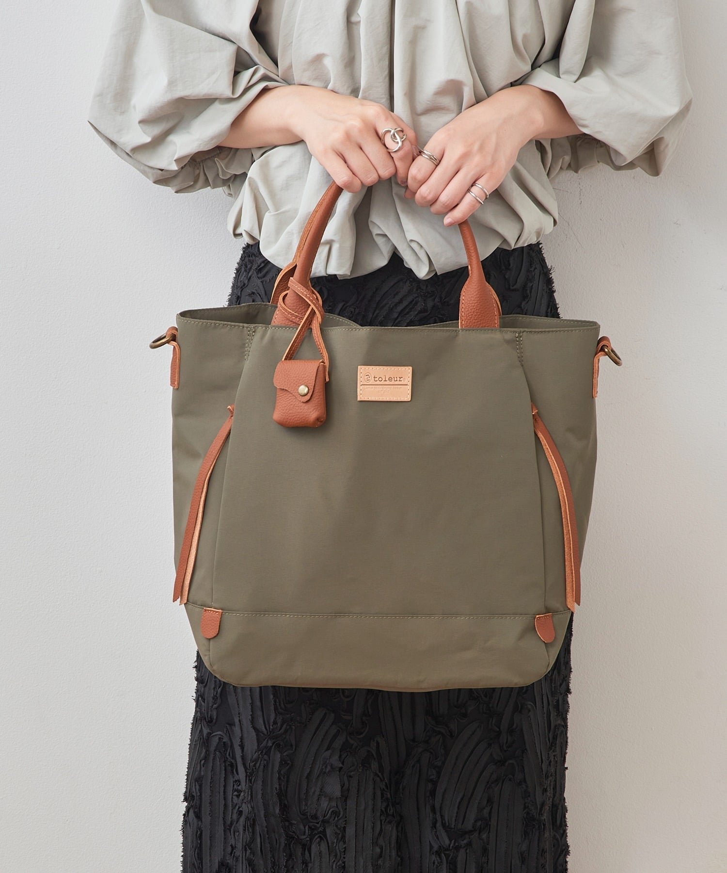 【セットアップセブン/SETUP7】のtoleur/ナイロングログラン カウレザー2WAYトートバッグ ショルダーバッグ 通勤 通学 マザーズバック ナイロントート トーラ 11718 プレゼント ギフト インテリア・キッズ・メンズ・レディースファッション・服の通販 founy(ファニー) 　ファッション　Fashion　レディースファッション　Fashion for Women　バッグ　Bags　ショルダー　Shoulder, Shoulder Strap　デニム　Denim, Jeans Material　人気　Popular, Best Seller　フロント　Front, Front Design　ポケット　Pocket, Pocket Detail　マグネット　Magnet, Magnetic Closure　再入荷　Restock / Back in Stock　送料無料　Free Shipping　おすすめ　Recommended / Our Picks　夏　Summer　ギフト プレゼント　Gift / Present　ビジネス 仕事 通勤　Business / Work / Commuting　KHK|ID: prp329100004817606 ipo3291000000034997271