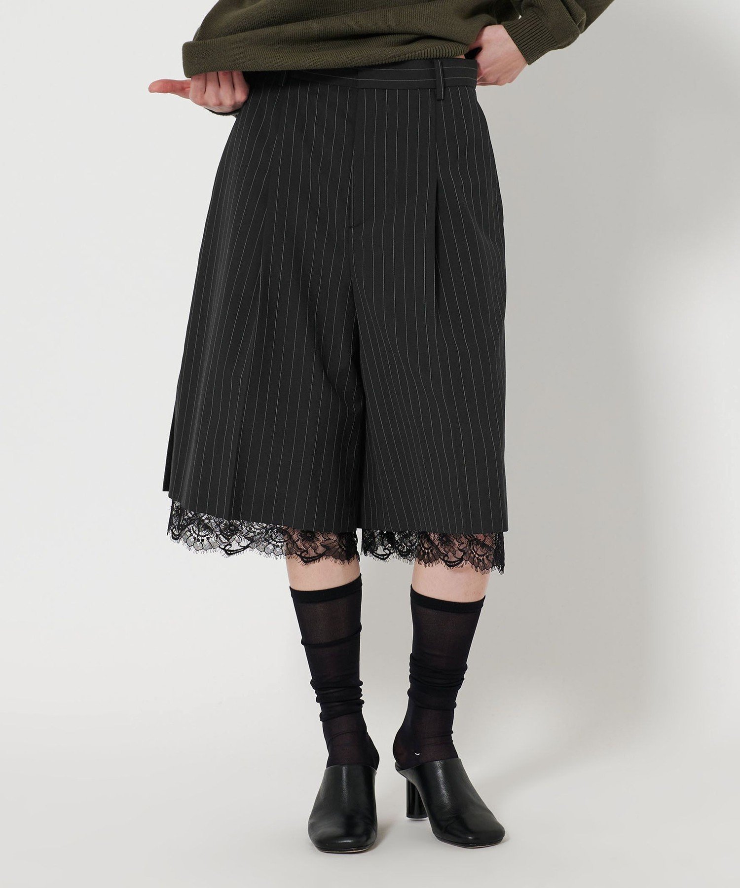 【ユナイテッドアローズ/UNITED ARROWS】のエンドレース ショーツ インテリア・キッズ・メンズ・レディースファッション・服の通販 founy(ファニー) 　ファッション　Fashion　レディースファッション　Fashion for Women　クール　Cool, Chic　コレクション　Collection, Seasonal Line　シアー　Sheer, See-Through　ショーツ　Shorts, Short Pants　ショート　Short, Short Length　シンプル　Simple, Minimal　ジャケット　Jacket, Outerwear　ストライプ　Stripe, Striped Pattern　スリット　Slit, Slit Detail　セットアップ　Set-Up, Coordinated Outfit　マニッシュ　Mannish, Boyish　無地　Plain, Solid Color　レース　Lace, Lace Fabric　アウトレット　Outlet / Clearance　おすすめ　Recommended / Our Picks　エレガント 上品　Elegant　BLACK|ID: prp329100004817699 ipo3291000000034998519