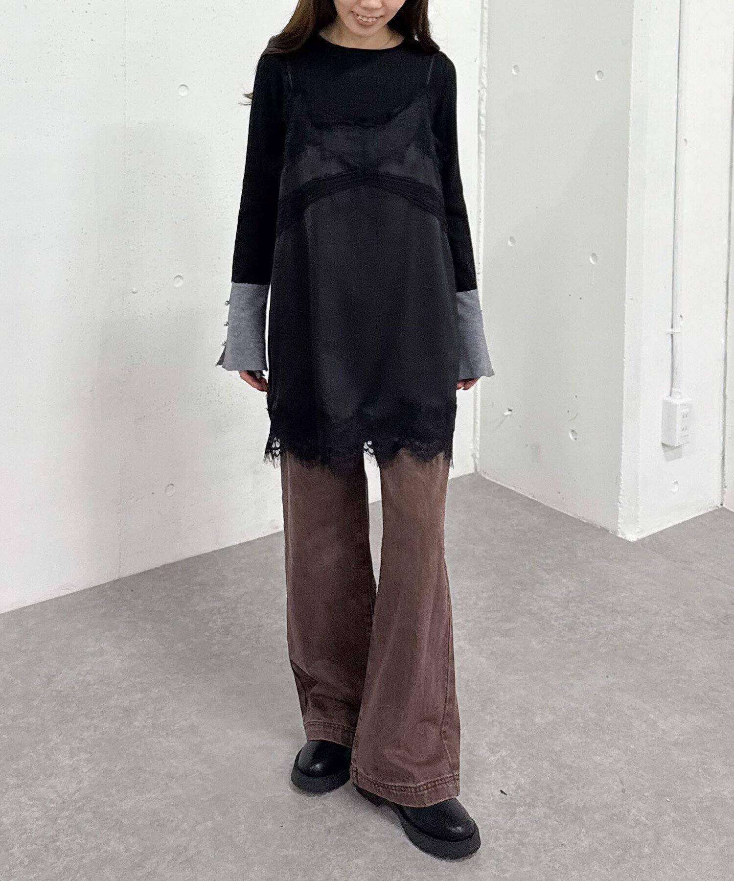 【アルシーヴ/archives】のトリムレースミニキャミワンピース インテリア・キッズ・メンズ・レディースファッション・服の通販 founy(ファニー) 　ファッション　Fashion　レディースファッション　Fashion for Women　ワンピース　Dresses　キャミソールワンピース　Camisole Dresses　おすすめ　Recommended / Our Picks　カーディガン　Cardigan, Knitwear　キャミワンピース　Cami Dress, Slip Dress　サテン　Satin, Glossy Fabric　タートル　Turtleneck, Turtle Collar　レース　Lace, Lace Fabric　A/W・秋冬　Autumn/Winter　BLACK|ID: prp329100004817828 ipo3291000000035000435