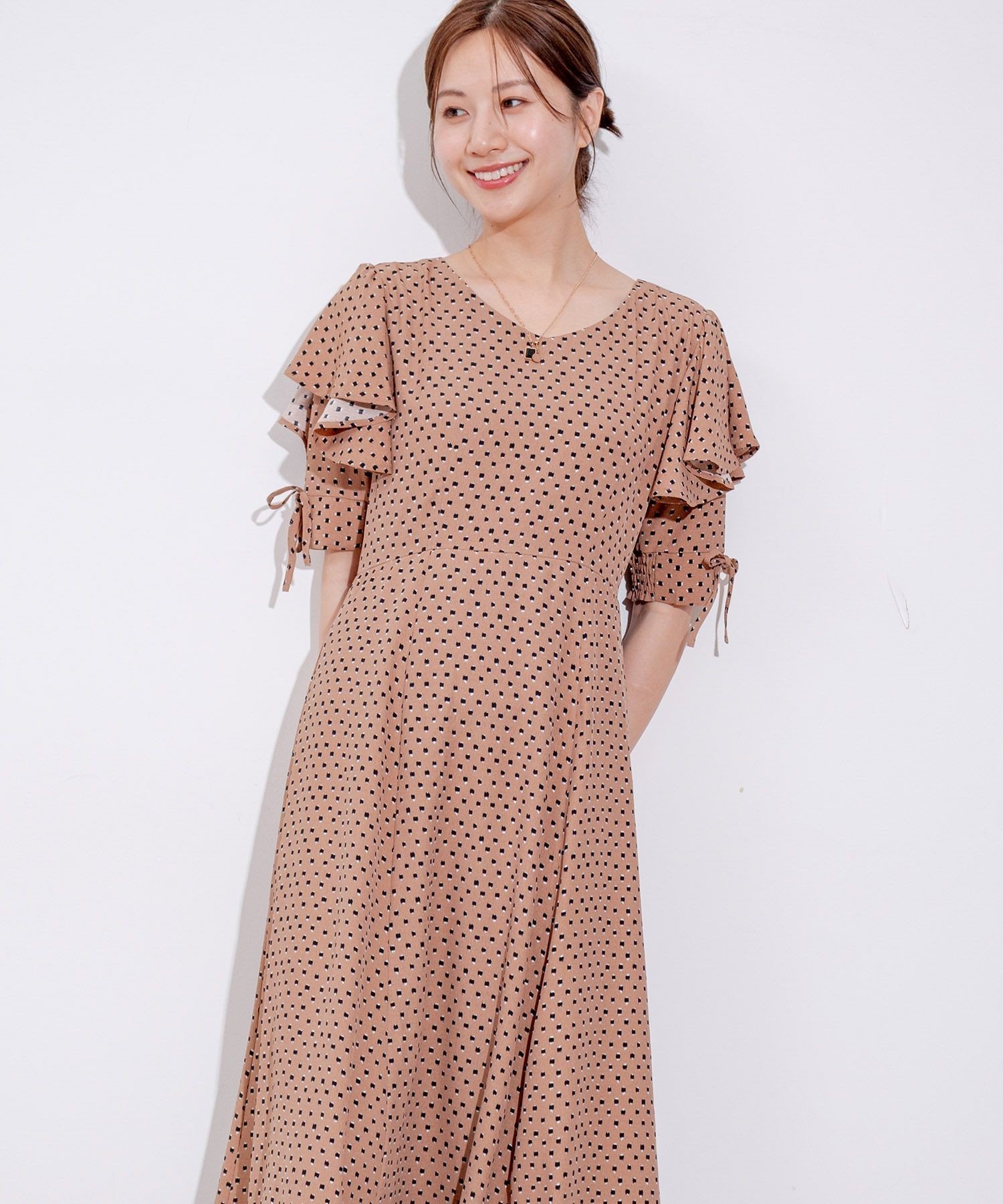 【ジャイロ/JAYRO】のバックレースアップフリルワンピース インテリア・キッズ・メンズ・レディースファッション・服の通販 founy(ファニー) 　ファッション　Fashion　レディースファッション　Fashion for Women　ワンピース　Dresses　サンダル　Sandals, Summer Shoes　シャーリング　Shirring, Ruched　フェミニン　Feminine, Girly　フリル　Frill, Ruffle　フレア　Flare, Flared　プリント　Print, Printed Pattern　ポケット　Pocket, Pocket Detail　リボン　Ribbon, Bow　エレガント 上品　Elegant　夏　Summer　春　Spring　ベージュ(27)|ID: prp329100004817830 ipo3291000000035000450