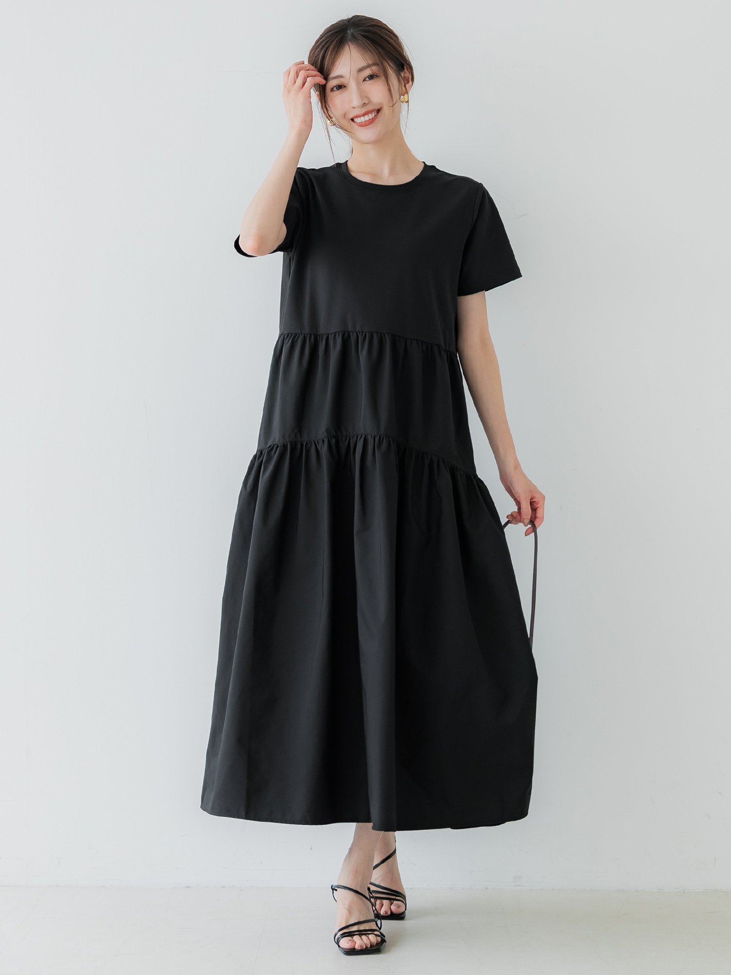 【コカ/COCA】のシルキータッチドッキングギャザーワンピース インテリア・キッズ・メンズ・レディースファッション・服の通販 founy(ファニー) 　ファッション　Fashion　レディースファッション　Fashion for Women　ワンピース　Dresses　カットソー　Cut and Sewn Top　シンプル　Simple, Minimal　スニーカー　Sneakers, Trainers　ドッキング　Docking, Mixed Material　なめらか　Smooth, Silky Texture　ポケット　Pocket, Pocket Detail　半袖　Short Sleeve, Half Sleeve　無地　Plain, Solid Color　おすすめ　Recommended / Our Picks　旅行　Travel　エレガント 上品　Elegant　2025年　2025　2025春夏・S/S　Spring/Summer 2025 SS25　Black|ID: prp329100004817846 ipo3291000000035000813