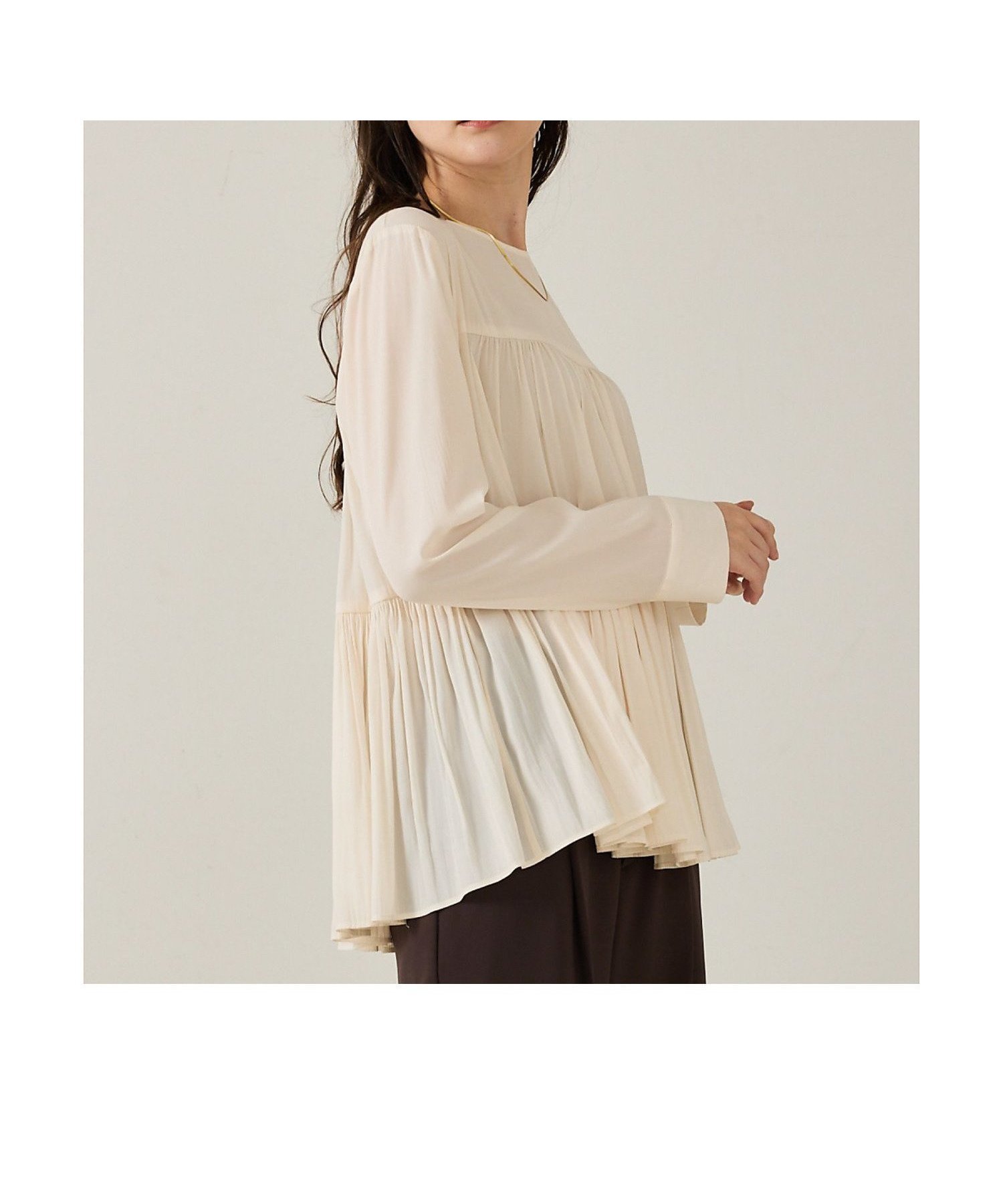 【カリテ/qualite】のエアーフローティアードブラウス インテリア・キッズ・メンズ・レディースファッション・服の通販 founy(ファニー) 　ファッション　Fashion　レディースファッション　Fashion for Women　トップス・カットソー　Cut & Sew Tops　シャツ・ブラウス・オフィスカジュアル　Elegant Blouses & Button-Ups　ギャザー　Gathered, Ruffled　ジャケット　Jacket, Outerwear　デニム　Denim, Jeans Material　ドレープ　Drape, Draping Fabric　ワイド　Wide, Wide Fit　オフホワイト|ID: prp329100004817850 ipo3291000000035000890