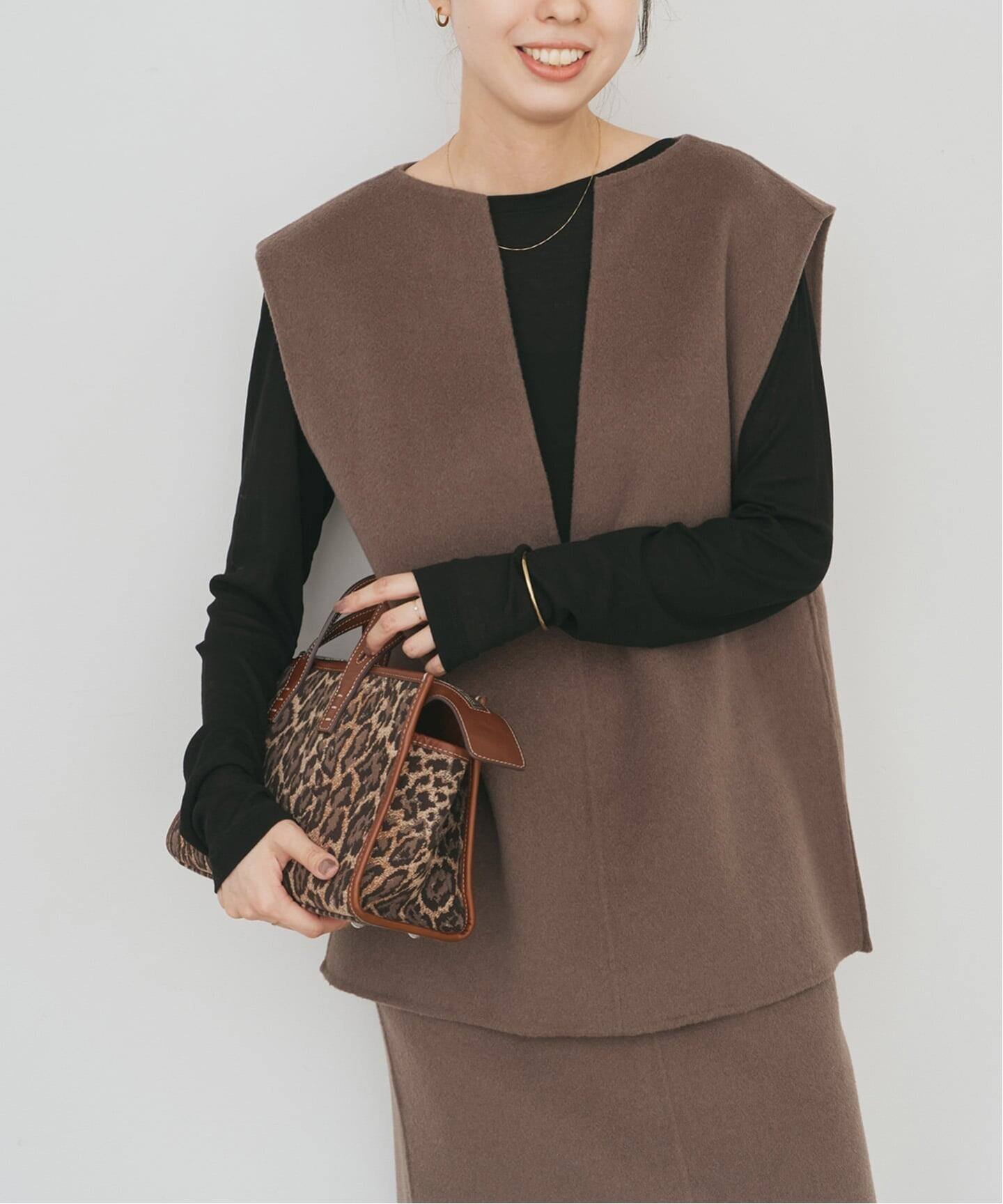 【スピック&スパン/Spick & Span】のダブルフェイスVネックベスト インテリア・キッズ・メンズ・レディースファッション・服の通販 founy(ファニー) 　ファッション　Fashion　レディースファッション　Fashion for Women　アウター　Coat / Outerwear Collection　トップス・カットソー　Cut & Sew Tops　ベスト&ジレ / 重ね着スタイル　Vests & Gilets　Vネックトップス　V-Neck Tops / V-Cut Neckline Shirts　おすすめ　Recommended / Our Picks　カットソー　Cut and Sewn Top　シンプル　Simple, Minimal　セットアップ　Set-Up, Coordinated Outfit　ダブル　Double, Double-Breasted　フェイス　Face, Facial Design　フォルム　Silhouette, Form　ベスト　Vest, Waistcoat　ブラウン D|ID: prp329100004817864 ipo3291000000035001083