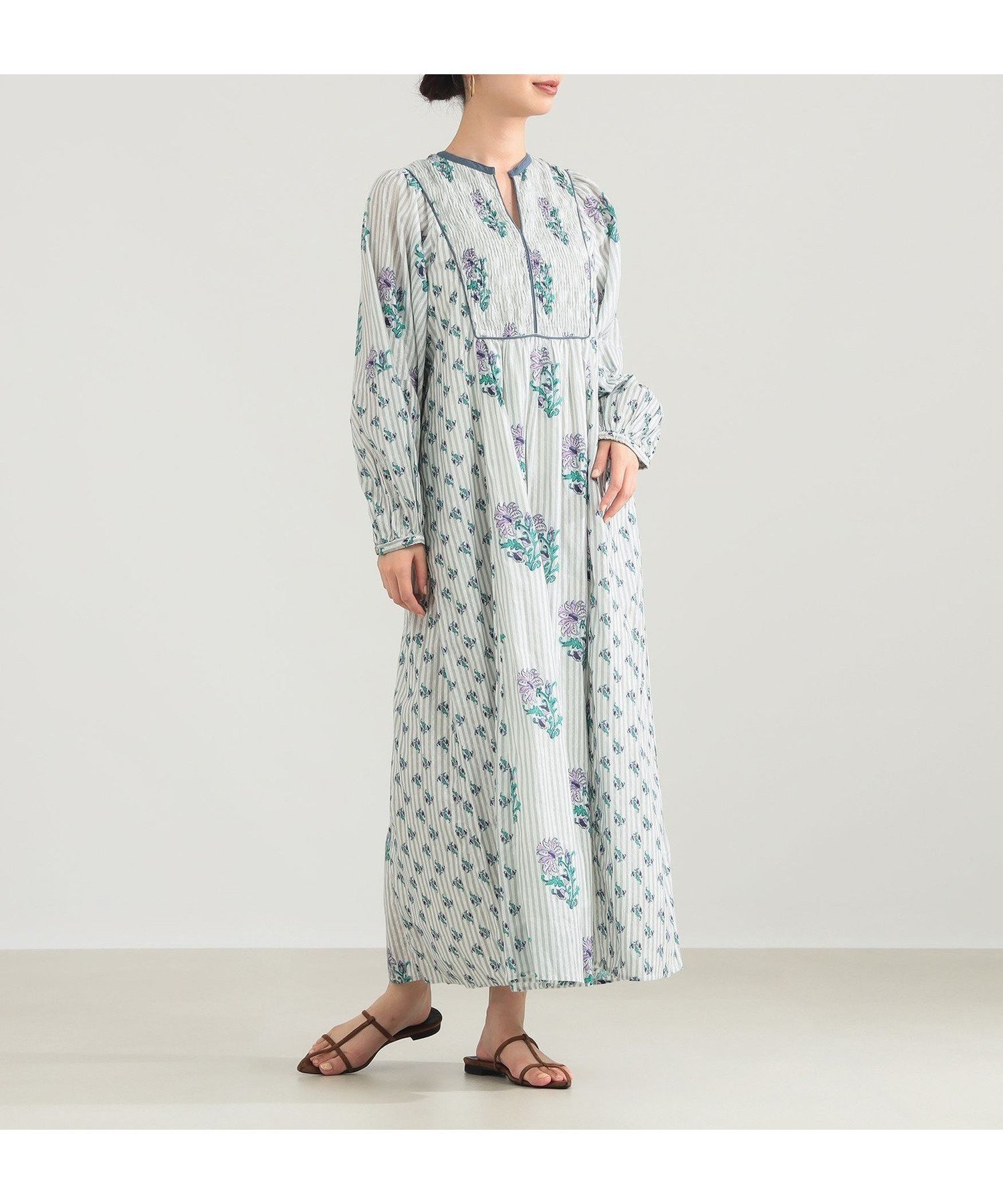 【デミルクス ビームス/Demi-Luxe BEAMS】のne Quittez pas / コットンジャカード リリープリント シャーリング ワンピース インテリア・キッズ・メンズ・レディースファッション・服の通販 founy(ファニー) 　ファッション　Fashion　レディースファッション　Fashion for Women　ワンピース　Dresses　アクセサリー　Fashion Accessories　インド　Indian Textile　ギャザー　Gathered, Ruffled　サンダル　Sandals, Summer Shoes　シャーリング　Shirring, Ruched　ジャカード／ジャガード　Jacquard, Woven Pattern　ドローコード　Drawcord, Drawstring Cord　フェミニン　Feminine, Girly　フラット　Flat, Flat Shoes　フリンジ　Fringe, Tassel　プリント　Print, Printed Pattern　モダン　Modern, Contemporary　リゾート　Resort, Vacation Style　リラックス　Relax, Relaxed Fit　ロング　Long, Long-Length　エレガント 上品　Elegant　GREY|ID: prp329100004818276 ipo3291000000035005666