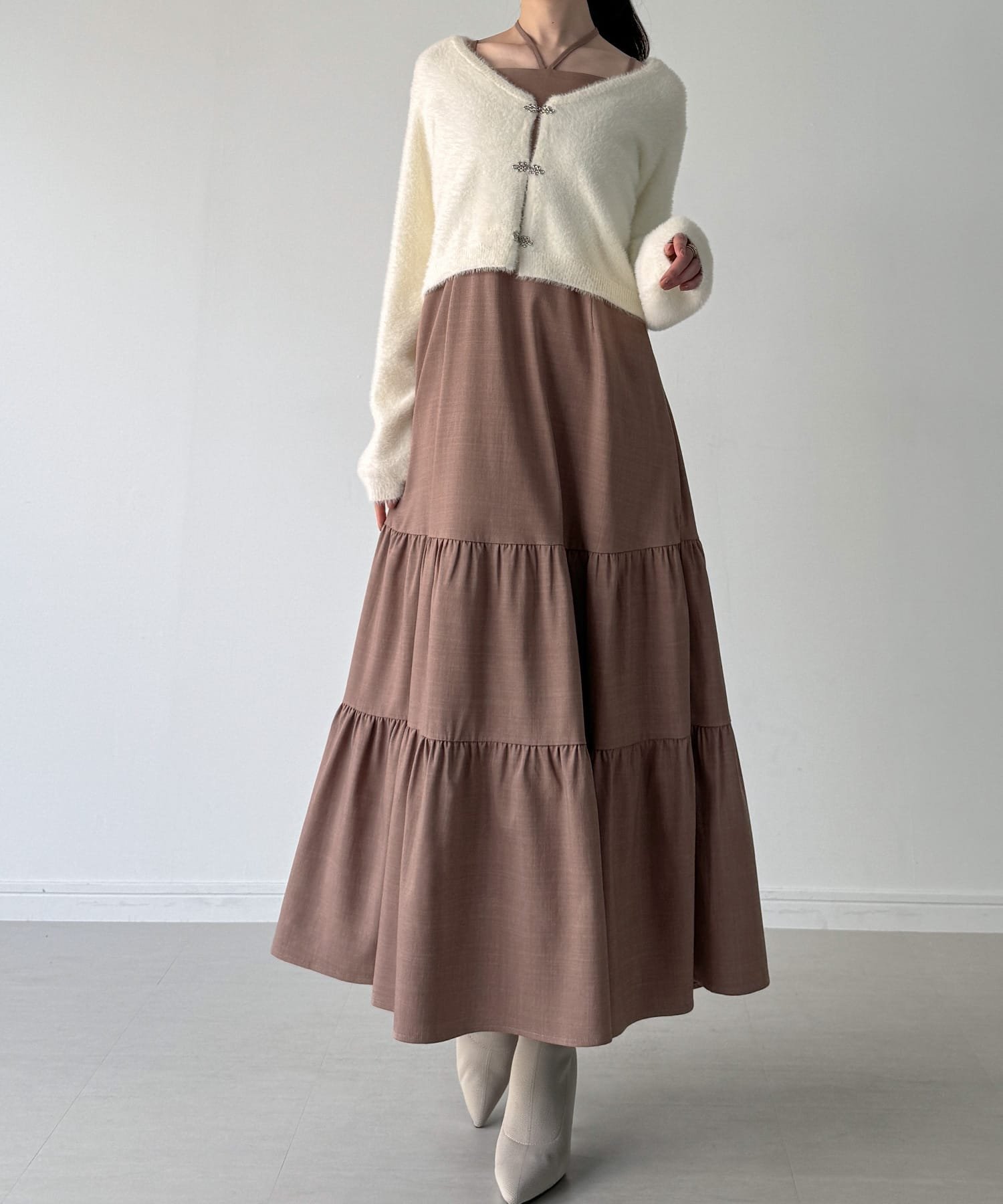 【ジュノア/JUNOAH】のショートシャギーニットカーディガン+フレアキャミワンピース インテリア・キッズ・メンズ・レディースファッション・服の通販 founy(ファニー) 　ファッション　Fashion　レディースファッション　Fashion for Women　ワンピース　Dresses　キャミソールワンピース　Camisole Dresses　アイボリー|ID: prp329100004818340 ipo3291000000035006346