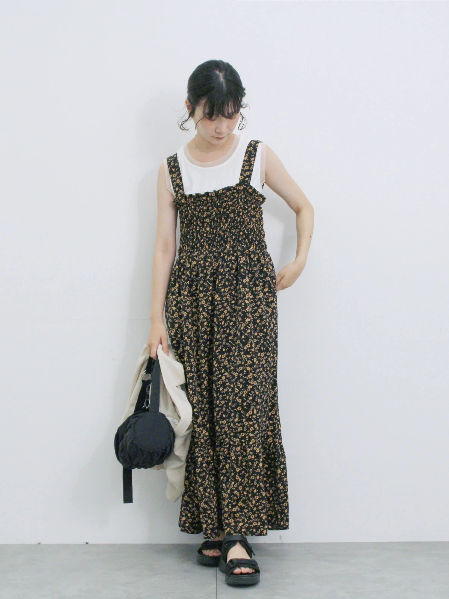 【サマンサモスモス/Samansa Mos2】の花柄シャーリングワンピース インテリア・キッズ・メンズ・レディースファッション・服の通販 founy(ファニー) 　ファッション　Fashion　レディースファッション　Fashion for Women　ワンピース　Dresses　インナー　Innerwear　シャーリング　Shirring, Ruched　シンプル　Simple, Minimal　フリル　Frill, Ruffle　エレガント 上品　Elegant　切替　Switching, Contrast Panel　ブラック|ID: prp329100004818372 ipo3291000000035006654