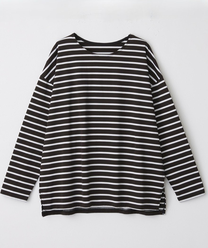 【ローラ/Rora】の「シンプルにこそ,綿100%」ボーダーロングT インテリア・キッズ・メンズ・レディースファッション・服の通販 founy(ファニー) 　ファッション　Fashion　レディースファッション　Fashion for Women　カメラ　Camera Accessories　シンプル　Simple, Minimal　定番　Standard, Basic Item　長袖　Long Sleeve, Full Sleeve　ボーダー　Border, Stripe　ロング　Long, Long-Length　夏　Summer　お正月　New Year　クリスマス X'mas　Christmas / X'mas　ギフト プレゼント　Gift / Present　入学式　Entrance Ceremony　卒業式　Graduation Ceremony　ブラック×ホワイト|ID: prp329100004818385 ipo3291000000035006876