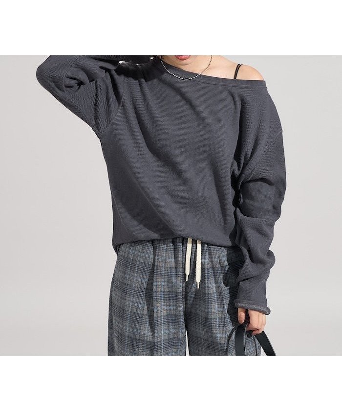 【フリークスストア/FREAK'S STORE】のオフショルダー ワッフルロンT 25AW インテリア・キッズ・メンズ・レディースファッション・服の通販 founy(ファニー) 　ファッション　Fashion　レディースファッション　Fashion for Women　トップス・カットソー　Cut & Sew Tops　ロングTシャツ・Tシャツ　Longline T-Shirts & Tees　2025年　2025　2025-2026秋冬・A/W　Autumn/Winter 2025–26 AW25–26　冬　Winter / This Winter　ワッフル　Waffle, Waffle Knit　A/W・秋冬　Autumn/Winter　チャコールグレー|ID: prp329100004818405 ipo3291000000035007154