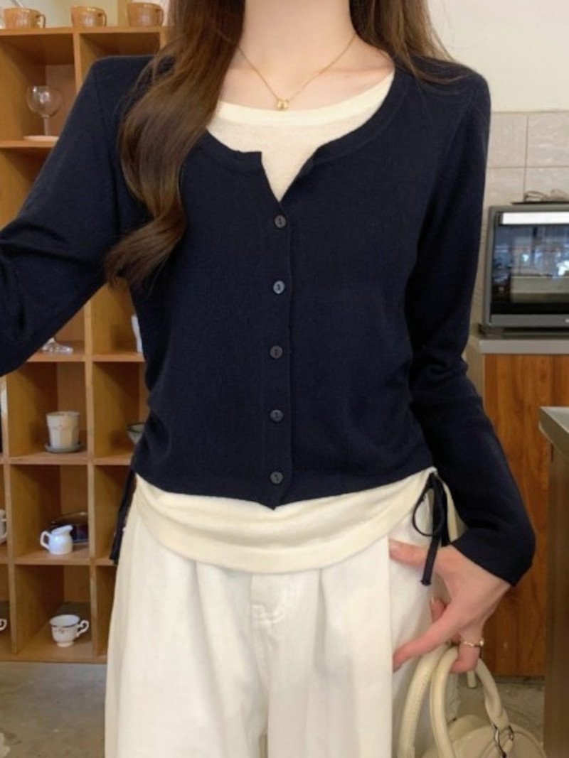 【ディアベル/DIAVEL】の【秋冬新作】レイヤード風ラウンドヘムトップス インテリア・キッズ・メンズ・レディースファッション・服の通販 founy(ファニー) 　ファッション　Fashion　レディースファッション　Fashion for Women　トップス・カットソー　Cut & Sew Tops　インナー　Innerwear　カーディガン　Cardigan, Knitwear　クロップド　Cropped, Short Length　コンパクト　Compact, Small Size　ショート　Short, Short Length　スタイリッシュ　Stylish, Fashionable　スニーカー　Sneakers, Trainers　タイトスカート　Pencil Skirt, Tight Skirt　デニム　Denim, Jeans Material　トレンド　Trend, Trending Now　ドローストリング　Drawstring, Pull Cord　バランス　Balance, Style Balance　プリーツ　Pleats, Pleated　ボーダー　Border, Stripe　無地　Plain, Solid Color　ロング　Long, Long-Length　A/W・秋冬　Autumn/Winter　再入荷　Restock / Back in Stock　おすすめ　Recommended / Our Picks　エレガント 上品　Elegant　ネイビー|ID: prp329100004818429 ipo3291000000035007425