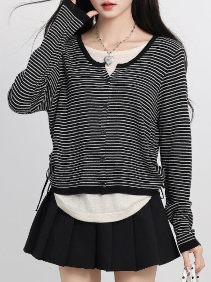 【ディアベル/DIAVEL】の【秋冬新作】レイヤード風ラウンドヘムトップス インテリア・キッズ・メンズ・レディースファッション・服の通販 founy(ファニー) 　ファッション　Fashion　レディースファッション　Fashion for Women　トップス・カットソー　Cut & Sew Tops　インナー　Innerwear　カーディガン　Cardigan, Knitwear　クロップド　Cropped, Short Length　コンパクト　Compact, Small Size　ショート　Short, Short Length　スタイリッシュ　Stylish, Fashionable　スニーカー　Sneakers, Trainers　タイトスカート　Pencil Skirt, Tight Skirt　デニム　Denim, Jeans Material　トレンド　Trend, Trending Now　ドローストリング　Drawstring, Pull Cord　バランス　Balance, Style Balance　プリーツ　Pleats, Pleated　ボーダー　Border, Stripe　無地　Plain, Solid Color　ロング　Long, Long-Length　A/W・秋冬　Autumn/Winter　再入荷　Restock / Back in Stock　おすすめ　Recommended / Our Picks　エレガント 上品　Elegant　ブラック1|ID: prp329100004818429 ipo3291000000035007428