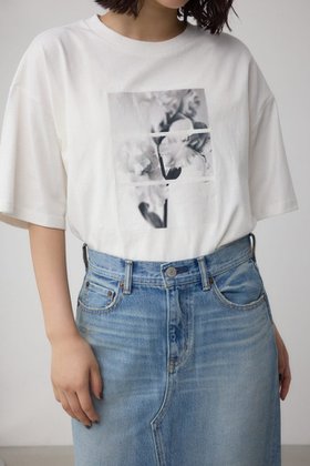【アズール バイ マウジー/AZUL by moussy】のフラワーフォトTシャツ 人気、トレンドファッション・服の通販 founy(ファニー) ファッション Fashion レディースファッション Fashion for Women トップス・カットソー Cut & Sew Tops シャツ・ブラウス・オフィスカジュアル Elegant Blouses & Button-Ups ロングTシャツ・Tシャツ Longline T-Shirts & Tees おすすめ Recommended / Our Picks ショルダー Shoulder, Shoulder Strap デニム Denim, Jeans Material ドロップ Drop Shoulder, Dropped Style フラワー Flower, Floral リラックス Relax, Relaxed Fit ワイド Wide, Wide Fit エレガント 上品 Elegant |ID:prp329100004818483