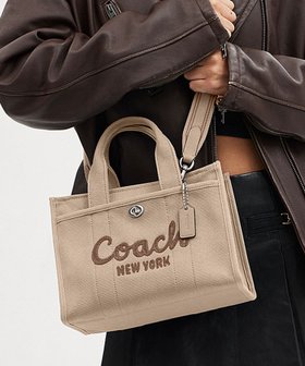 【コーチ/COACH】の【公式】カーゴ トート 26 人気、トレンドファッション・服の通販 founy(ファニー) ファッション Fashion レディースファッション Fashion for Women バッグ Bags キャンバス Canvas, Canvas Fabric クラシック Classic, Timeless Style グログラン Grosgrain, Grosgrain Ribbon ニューヨーク New York, NYC Style ポケット Pocket, Pocket Detail ラップ Wrap, Wrap Design おすすめ Recommended / Our Picks ギフト プレゼント Gift / Present |ID:prp329100004818517