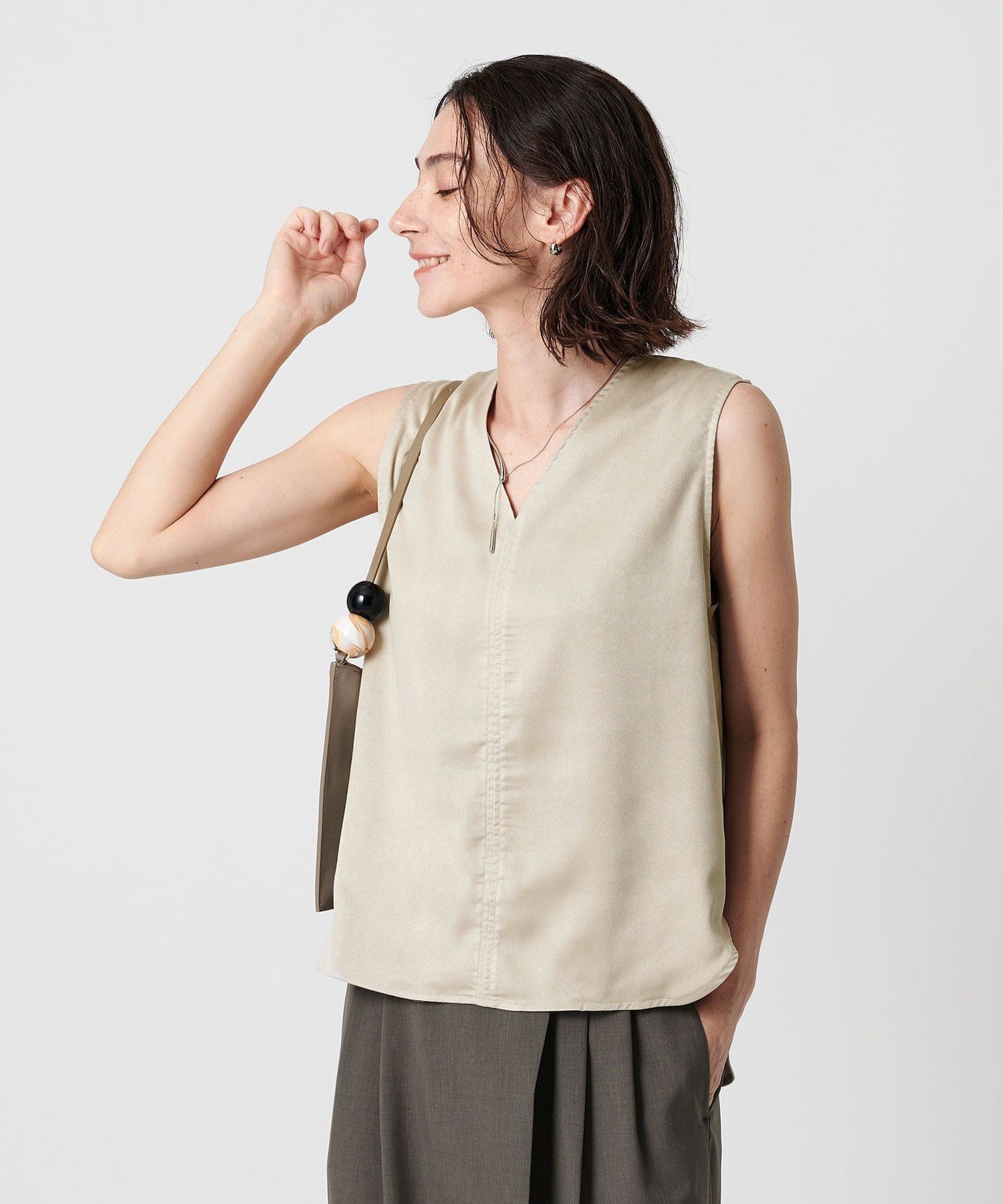 【ユナイテッドアローズ/UNITED ARROWS】のポリエステル スエードライクノースリーブトップス インテリア・キッズ・メンズ・レディースファッション・服の通販 founy(ファニー) 　ファッション　Fashion　レディースファッション　Fashion for Women　トップス・カットソー　Cut & Sew Tops　キャミソール&ノースリーブ　Camisoles & Sleeveless Tops　インナー　Innerwear　秋　Autumn　スラックス　Slacks, Dress Pants　とろみ　Fluid, Flowy Fabric　デニム　Denim, Jeans Material　ノースリーブ　Sleeveless, No-Sleeve　ベスト　Vest, Waistcoat　ボトム　Bottoms, Lower Wear　ラウンド　Round, Round Neck　アウトレット　Outlet / Clearance　エレガント 上品　Elegant　NATURAL|ID: prp329100004818588 ipo3291000000035008644